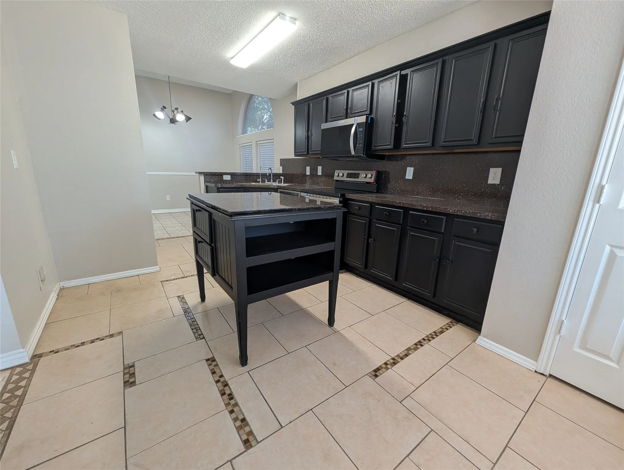 Single Family Residence For Sale in Dallas County , 2737 Windswept Lane, Mesquite, Texas 75181, 4 Bedroom, 2 Bathroom, 2 Garage spaces, 1,739 Sqft, built in 1998, mls#21379103, Real Estate Agent in Mesquite, Homes For Sale in Dallas county, Homes For Sale in Mesquite, Realtor in Mesquite Texas, Real Estate Brokerage Independent Realty Texas, Luminita Cordes Realtor