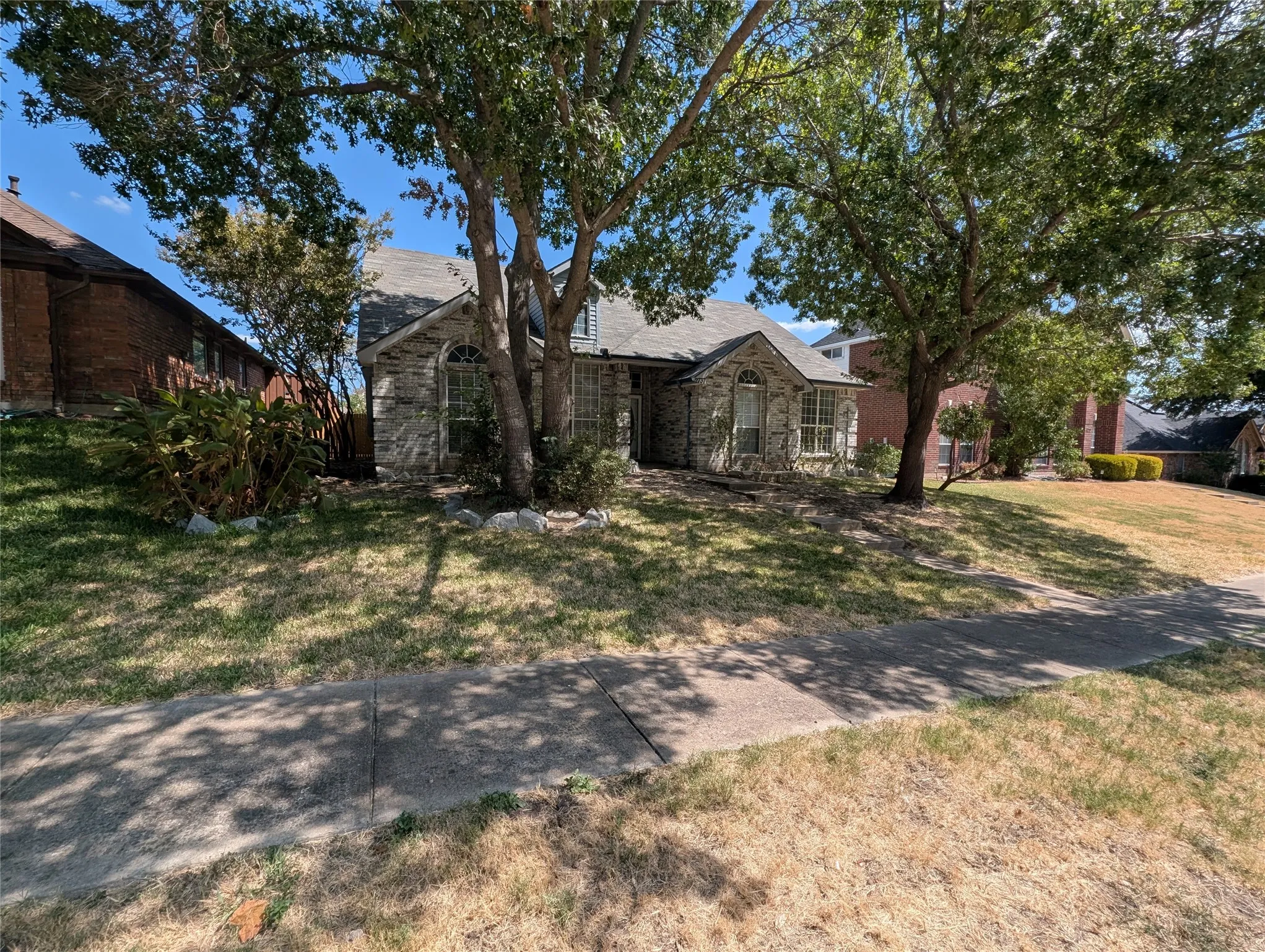 Single Family Residence For Sale in Dallas County , 2737 Windswept Lane, Mesquite, Texas 75181, 4 Bedroom, 2 Bathroom, 2 Garage spaces, 1,739 Sqft, built in 1998, mls#21379103, Real Estate Agent in Mesquite, Homes For Sale in Dallas county, Homes For Sale in Mesquite, Realtor in Mesquite Texas, Real Estate Brokerage Independent Realty Texas, Luminita Cordes Realtor