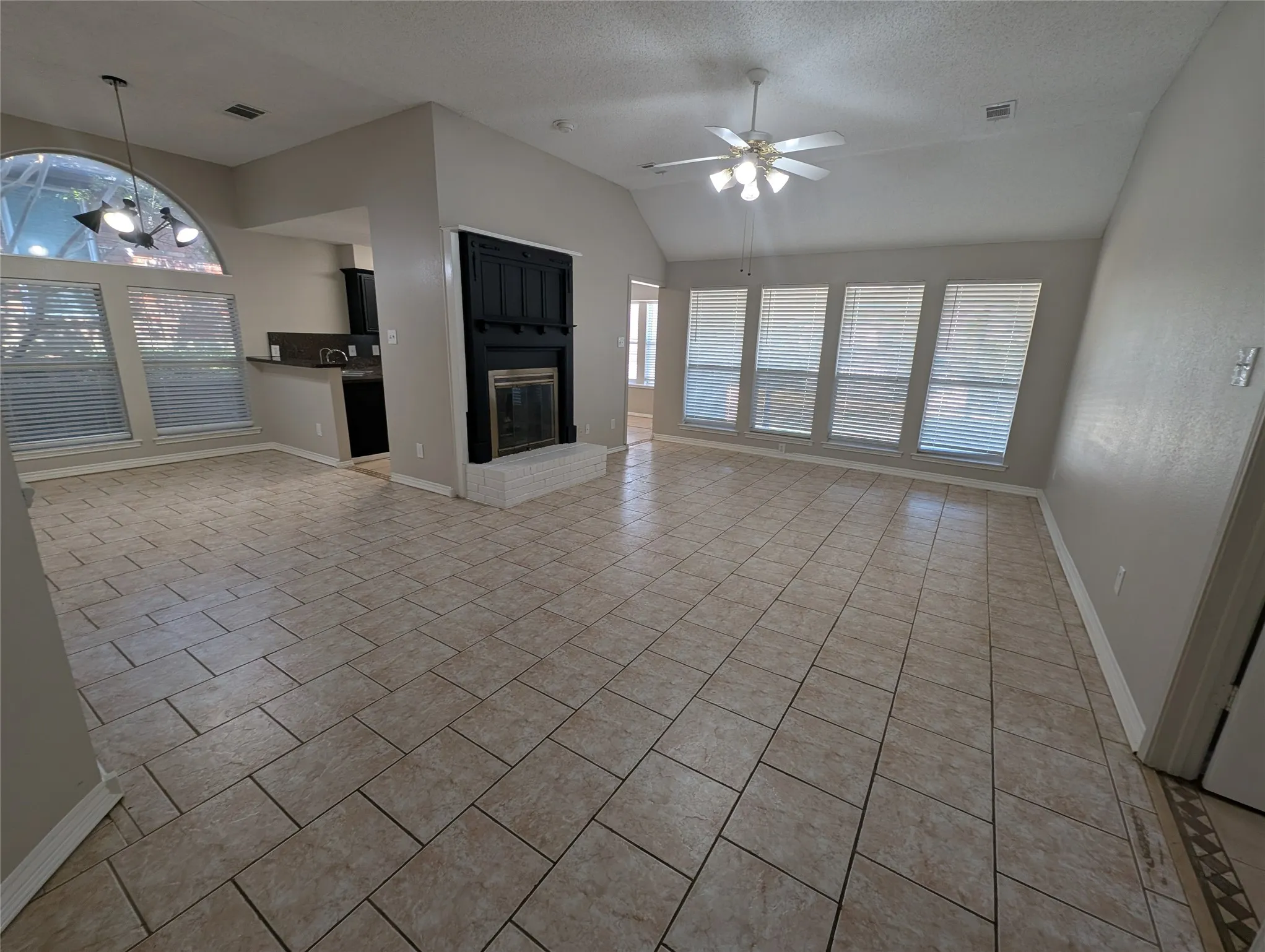 Single Family Residence For Sale in Dallas County , 2737 Windswept Lane, Mesquite, Texas 75181, 4 Bedroom, 2 Bathroom, 2 Garage spaces, 1,739 Sqft, built in 1998, mls#21379103, Real Estate Agent in Mesquite, Homes For Sale in Dallas county, Homes For Sale in Mesquite, Realtor in Mesquite Texas, Real Estate Brokerage Independent Realty Texas, Luminita Cordes Realtor