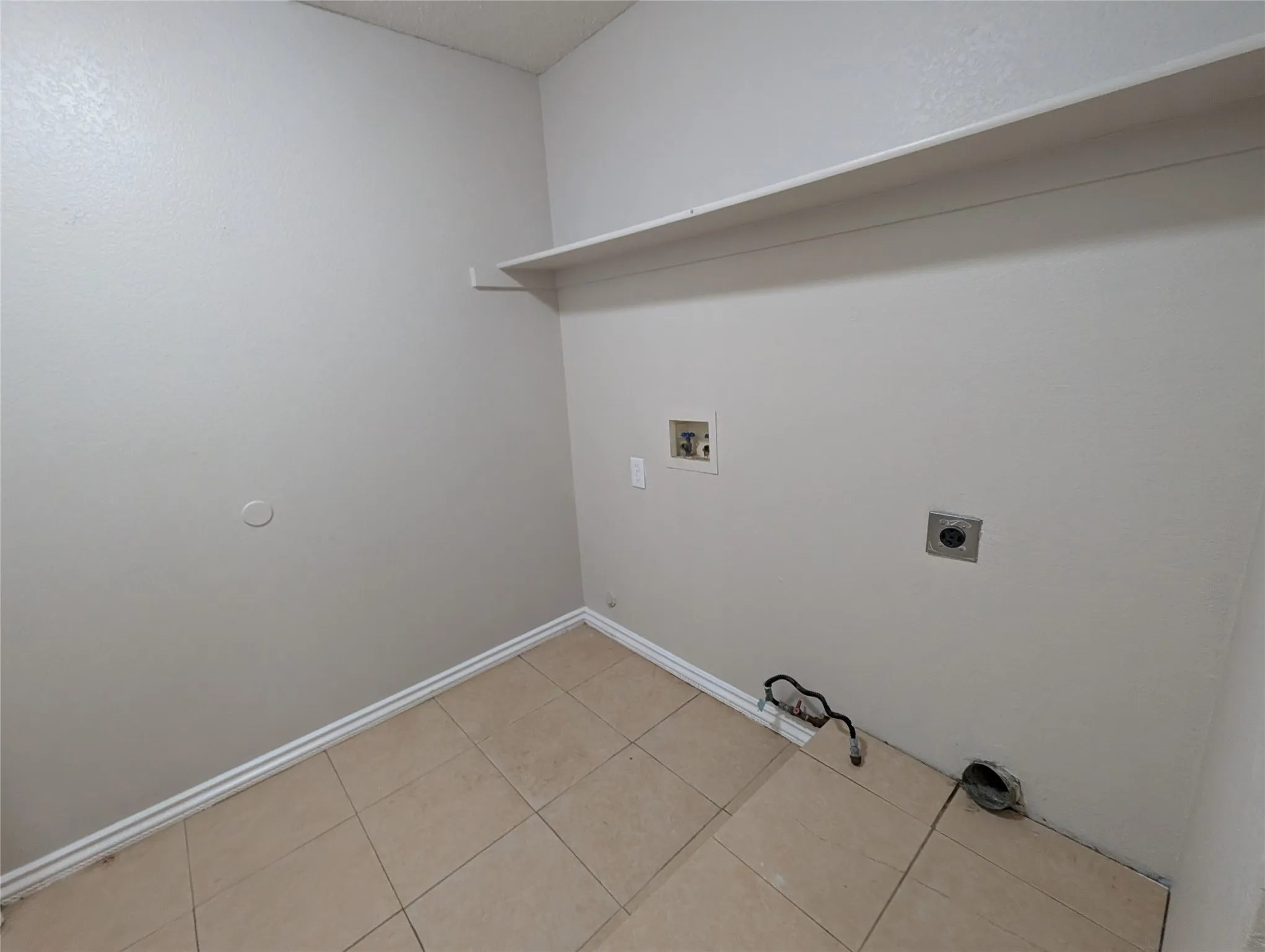 Single Family Residence For Sale in Dallas County , 2737 Windswept Lane, Mesquite, Texas 75181, 4 Bedroom, 2 Bathroom, 2 Garage spaces, 1,739 Sqft, built in 1998, mls#21379103, Real Estate Agent in Mesquite, Homes For Sale in Dallas county, Homes For Sale in Mesquite, Realtor in Mesquite Texas, Real Estate Brokerage Independent Realty Texas, Luminita Cordes Realtor