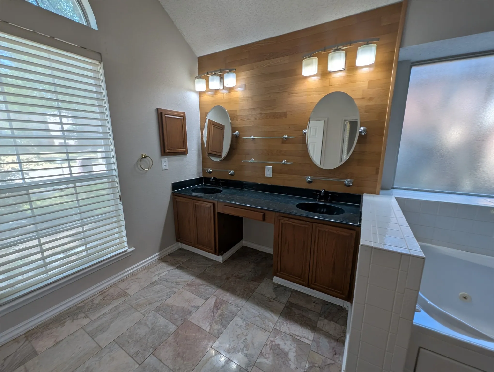 Single Family Residence For Sale in Dallas County , 2737 Windswept Lane, Mesquite, Texas 75181, 4 Bedroom, 2 Bathroom, 2 Garage spaces, 1,739 Sqft, built in 1998, mls#21379103, Real Estate Agent in Mesquite, Homes For Sale in Dallas county, Homes For Sale in Mesquite, Realtor in Mesquite Texas, Real Estate Brokerage Independent Realty Texas, Luminita Cordes Realtor