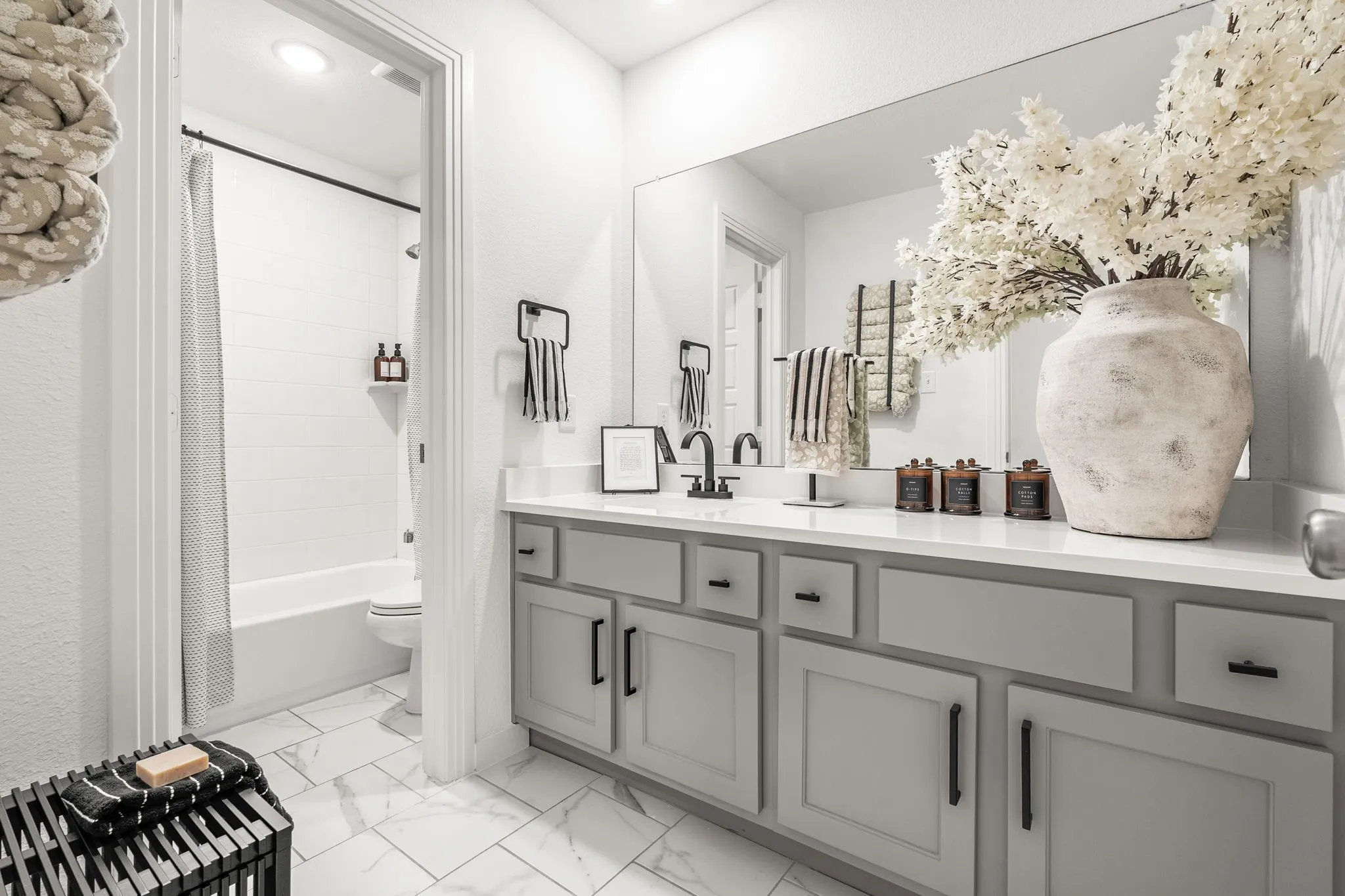 Full bath on second level.