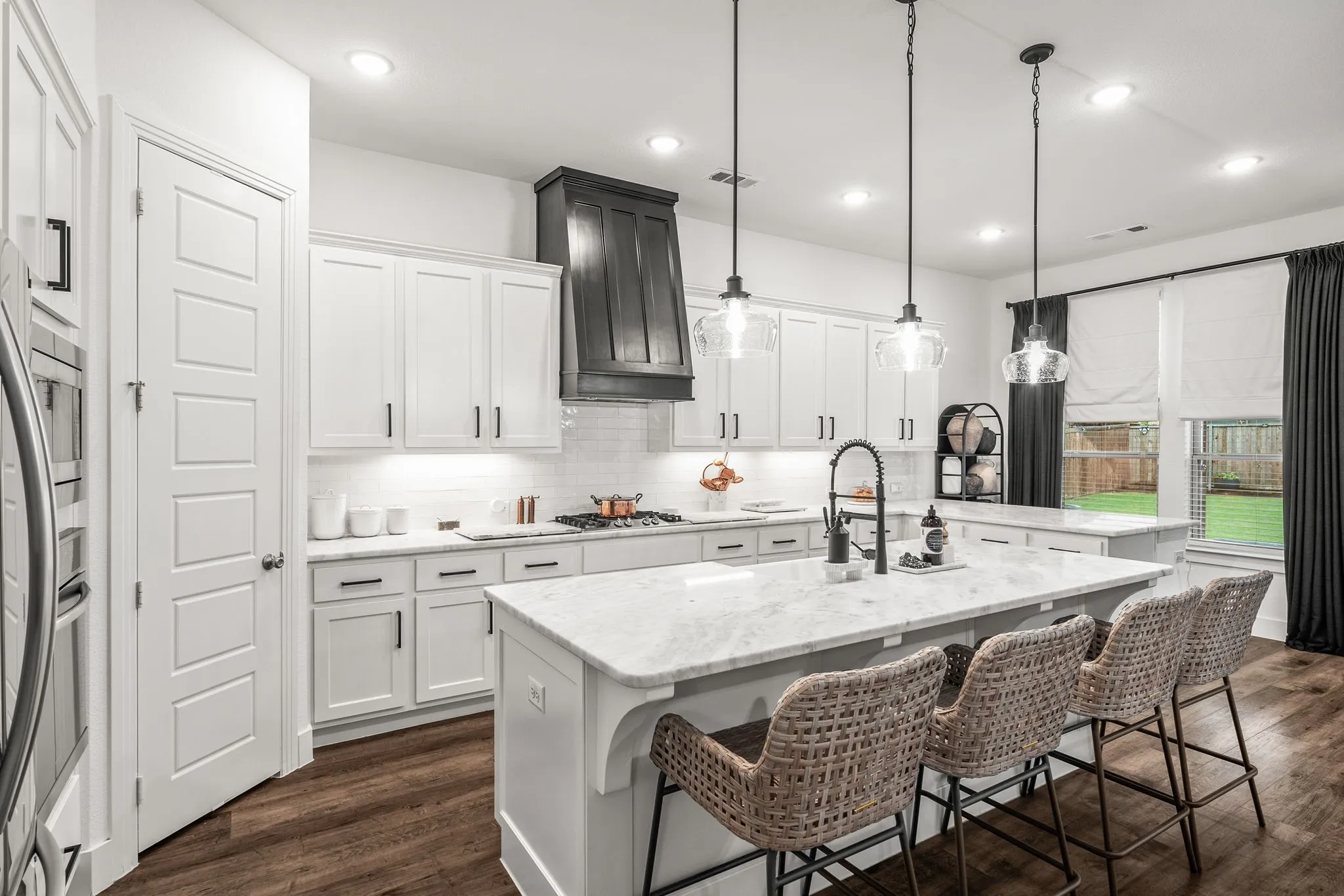 Note the custom range hood and premium 4-burner gas cooktop.