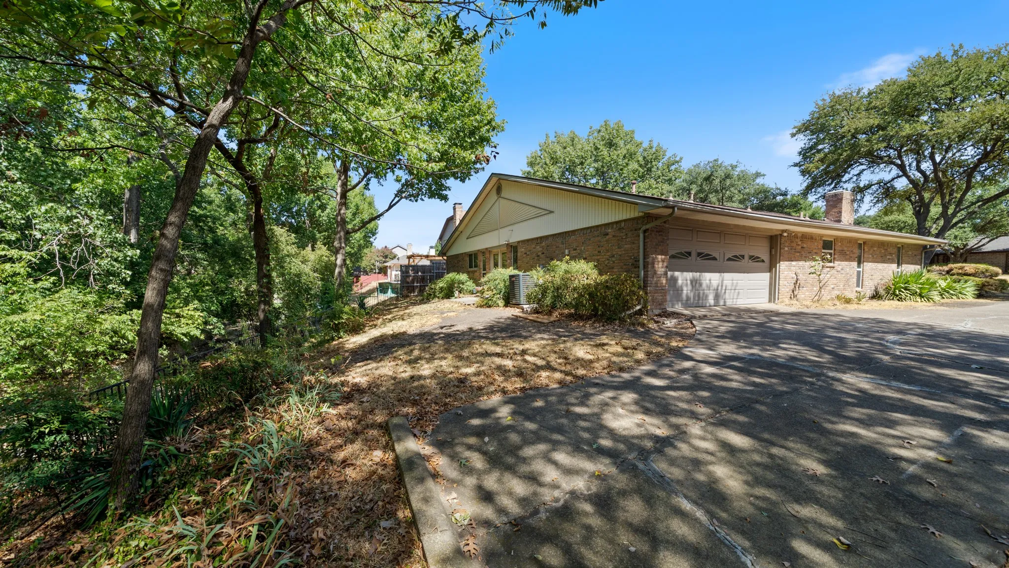 Single Family Residence For Sale in Collin County , 3017 Bandolino Lane, Plano, Texas 75075, 4 Bedroom, 2 Bathroom, 2 Garage spaces, 2,043 Sqft, built in 1979, mls#21375514, Real Estate Agent in Plano, Homes For Sale in Collin county, Homes For Sale in Plano, Realtor in Plano Texas, Real Estate Brokerage Independent Realty Texas, Luminita Cordes Realtor