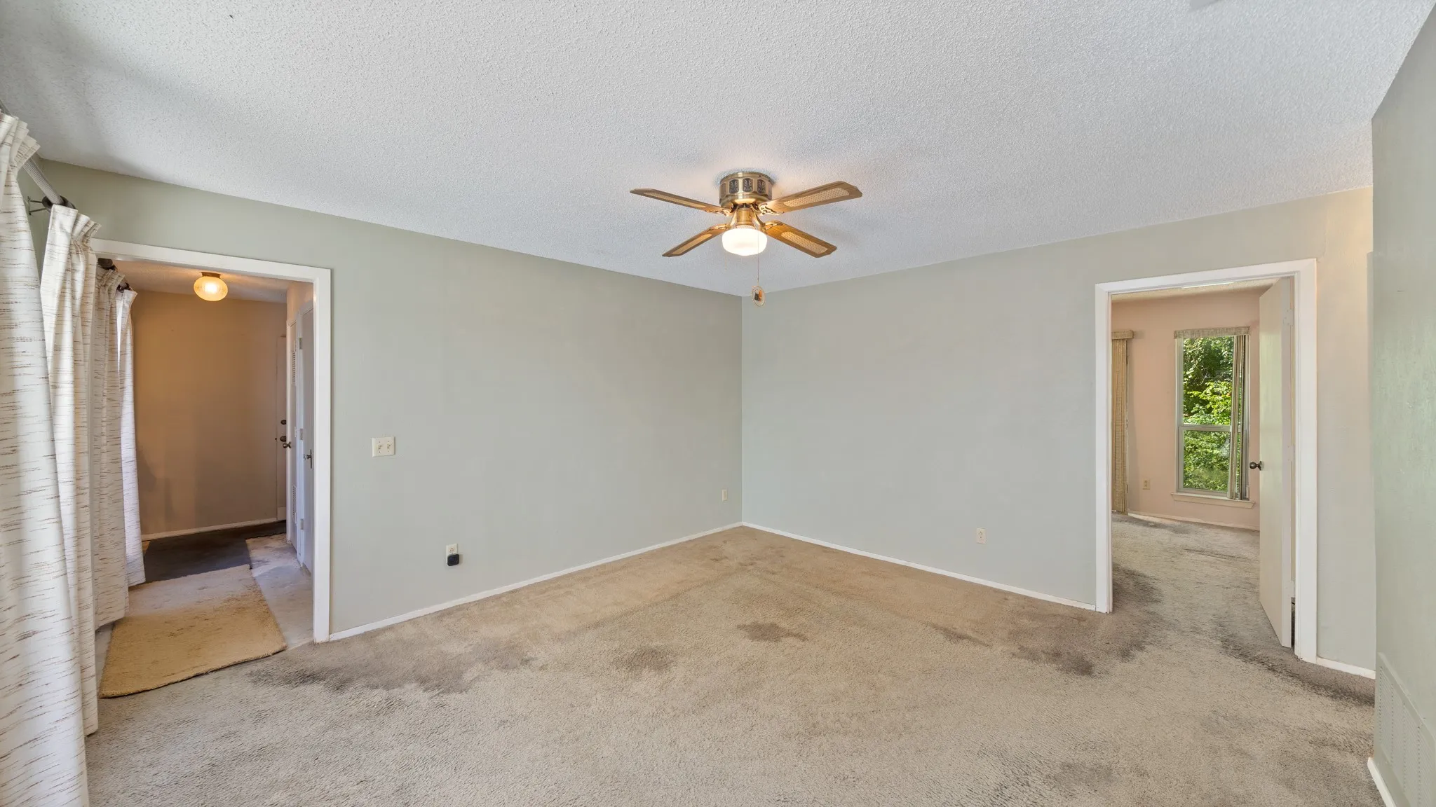Single Family Residence For Sale in Collin County , 3017 Bandolino Lane, Plano, Texas 75075, 4 Bedroom, 2 Bathroom, 2 Garage spaces, 2,043 Sqft, built in 1979, mls#21375514, Real Estate Agent in Plano, Homes For Sale in Collin county, Homes For Sale in Plano, Realtor in Plano Texas, Real Estate Brokerage Independent Realty Texas, Luminita Cordes Realtor