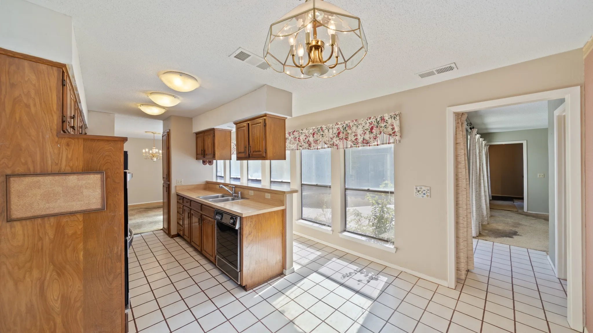 Single Family Residence For Sale in Collin County , 3017 Bandolino Lane, Plano, Texas 75075, 4 Bedroom, 2 Bathroom, 2 Garage spaces, 2,043 Sqft, built in 1979, mls#21375514, Real Estate Agent in Plano, Homes For Sale in Collin county, Homes For Sale in Plano, Realtor in Plano Texas, Real Estate Brokerage Independent Realty Texas, Luminita Cordes Realtor