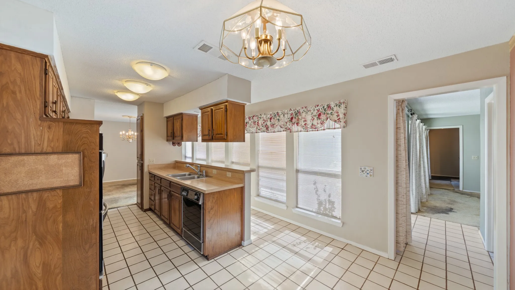 Single Family Residence For Sale in Collin County , 3017 Bandolino Lane, Plano, Texas 75075, 4 Bedroom, 2 Bathroom, 2 Garage spaces, 2,043 Sqft, built in 1979, mls#21375514, Real Estate Agent in Plano, Homes For Sale in Collin county, Homes For Sale in Plano, Realtor in Plano Texas, Real Estate Brokerage Independent Realty Texas, Luminita Cordes Realtor