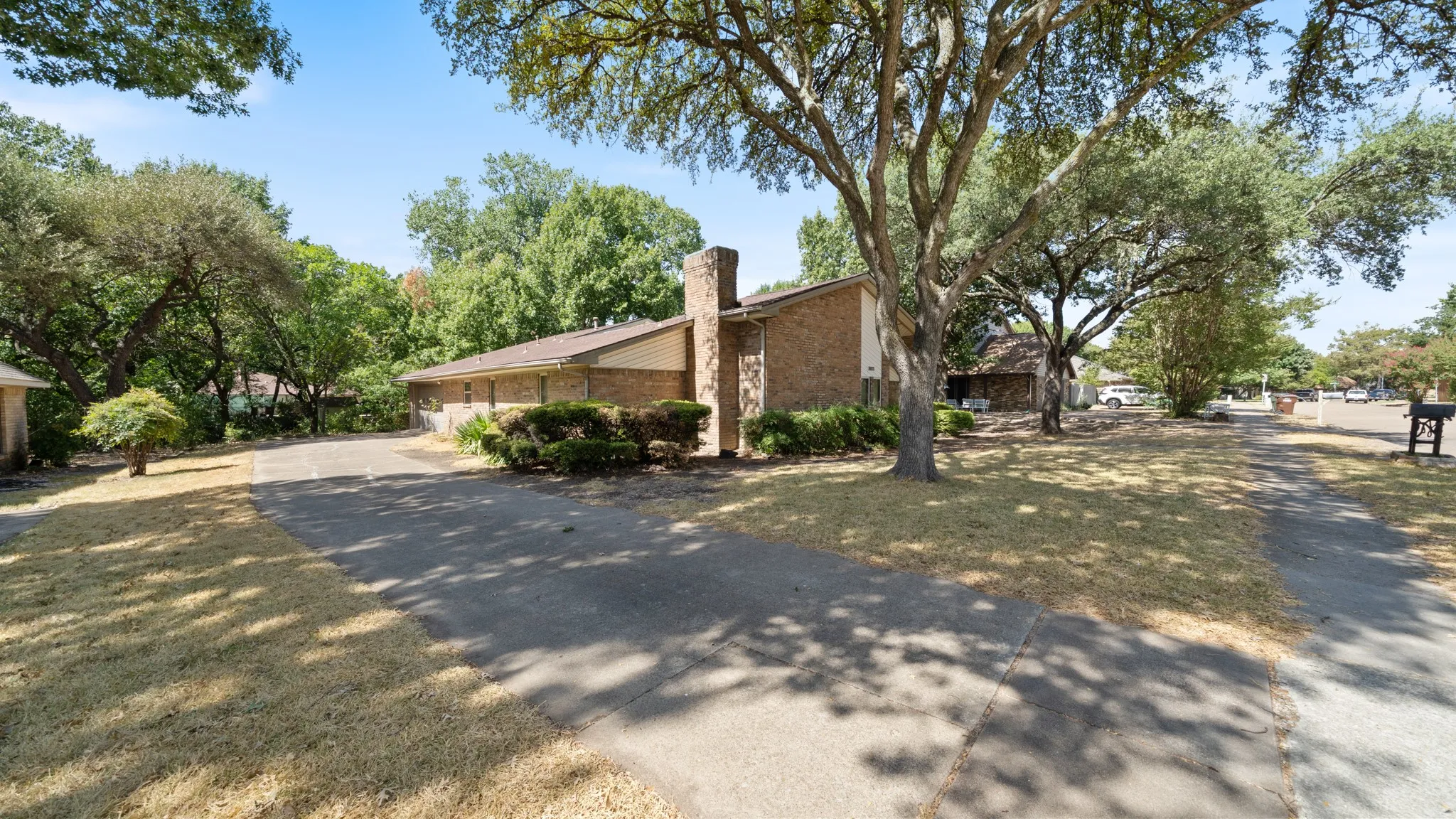Single Family Residence For Sale in Collin County , 3017 Bandolino Lane, Plano, Texas 75075, 4 Bedroom, 2 Bathroom, 2 Garage spaces, 2,043 Sqft, built in 1979, mls#21375514, Real Estate Agent in Plano, Homes For Sale in Collin county, Homes For Sale in Plano, Realtor in Plano Texas, Real Estate Brokerage Independent Realty Texas, Luminita Cordes Realtor