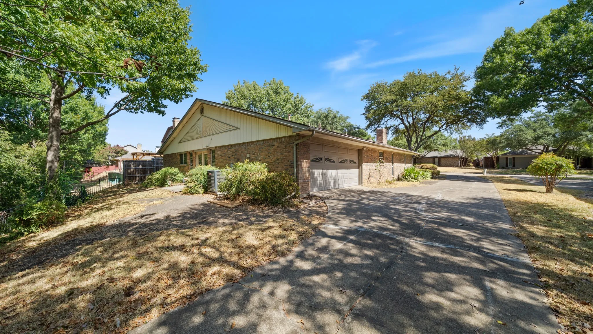Single Family Residence For Sale in Collin County , 3017 Bandolino Lane, Plano, Texas 75075, 4 Bedroom, 2 Bathroom, 2 Garage spaces, 2,043 Sqft, built in 1979, mls#21375514, Real Estate Agent in Plano, Homes For Sale in Collin county, Homes For Sale in Plano, Realtor in Plano Texas, Real Estate Brokerage Independent Realty Texas, Luminita Cordes Realtor