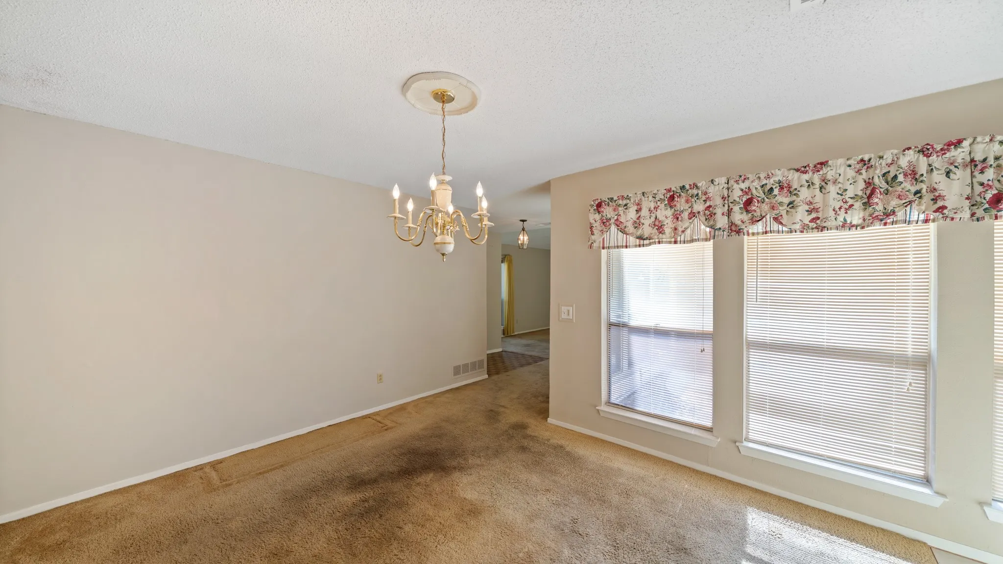 Single Family Residence For Sale in Collin County , 3017 Bandolino Lane, Plano, Texas 75075, 4 Bedroom, 2 Bathroom, 2 Garage spaces, 2,043 Sqft, built in 1979, mls#21375514, Real Estate Agent in Plano, Homes For Sale in Collin county, Homes For Sale in Plano, Realtor in Plano Texas, Real Estate Brokerage Independent Realty Texas, Luminita Cordes Realtor