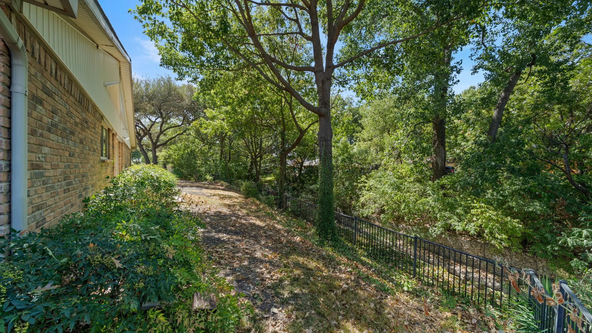 Single Family Residence For Sale in Collin County , 3017 Bandolino Lane, Plano, Texas 75075, 4 Bedroom, 2 Bathroom, 2 Garage spaces, 2,043 Sqft, built in 1979, mls#21375514, Real Estate Agent in Plano, Homes For Sale in Collin county, Homes For Sale in Plano, Realtor in Plano Texas, Real Estate Brokerage Independent Realty Texas, Luminita Cordes Realtor