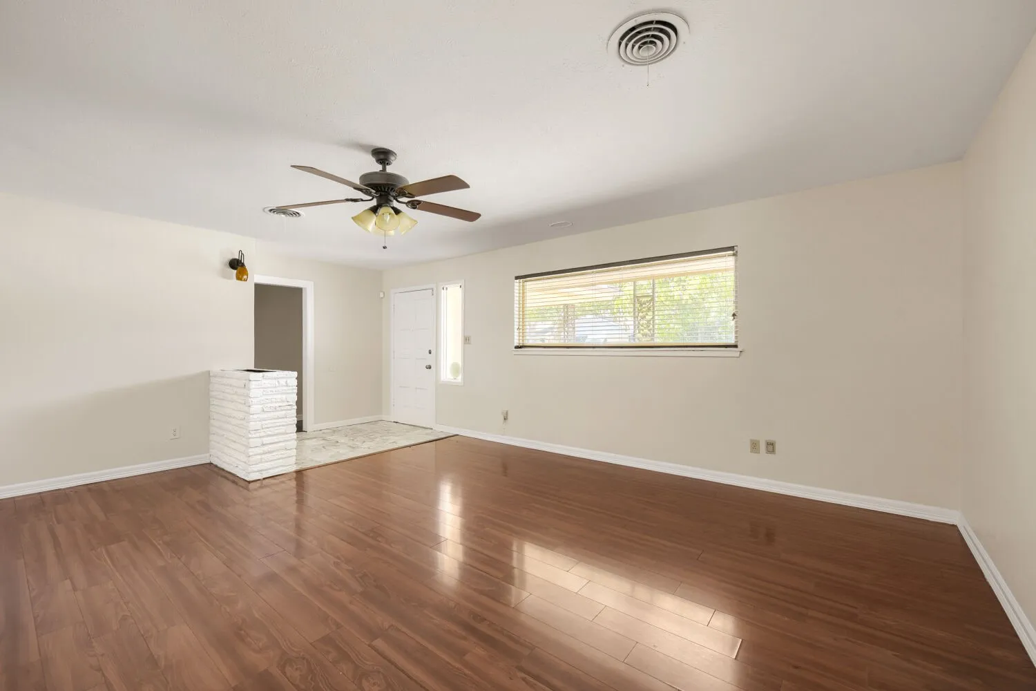 Single Family Residence For Sale in Tarrant County , 4105 Springbranch Drive, Benbrook, Texas 76116, 4 Bedroom, 2 Bathroom, 2 Garage spaces, 1,912 Sqft, built in 1959, mls#21376253, Real Estate Agent in Benbrook, Homes For Sale in Tarrant county, Homes For Sale in Benbrook, Realtor in Benbrook Texas, Real Estate Brokerage Independent Realty Texas, Luminita Cordes Realtor