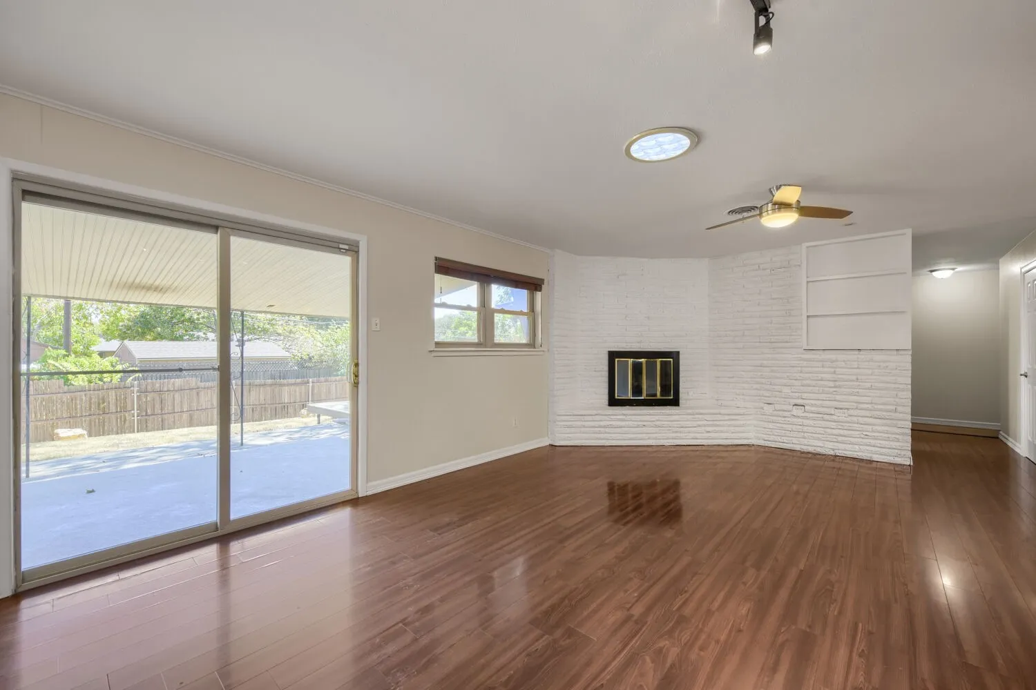 Single Family Residence For Sale in Tarrant County , 4105 Springbranch Drive, Benbrook, Texas 76116, 4 Bedroom, 2 Bathroom, 2 Garage spaces, 1,912 Sqft, built in 1959, mls#21376253, Real Estate Agent in Benbrook, Homes For Sale in Tarrant county, Homes For Sale in Benbrook, Realtor in Benbrook Texas, Real Estate Brokerage Independent Realty Texas, Luminita Cordes Realtor