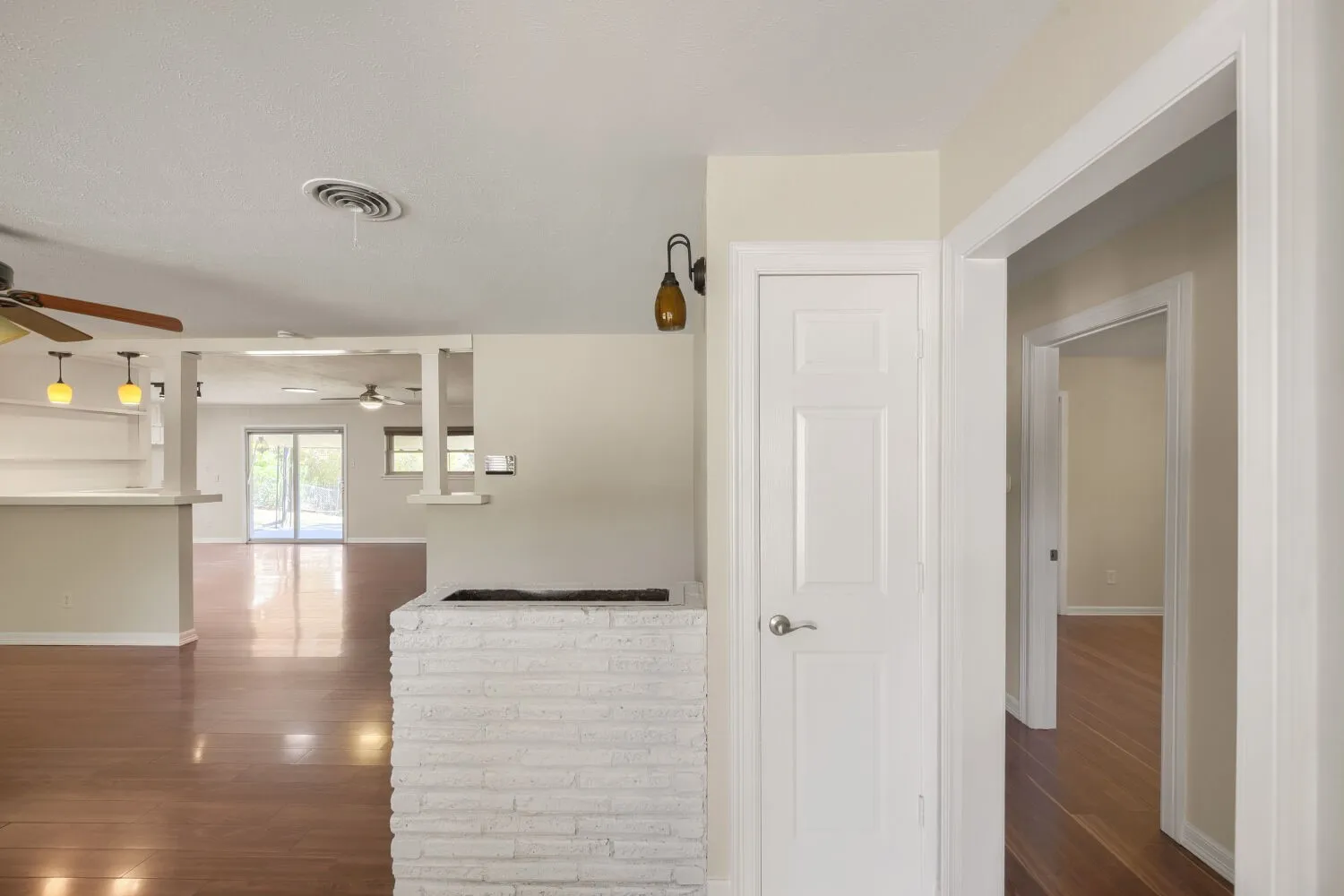 Single Family Residence For Sale in Tarrant County , 4105 Springbranch Drive, Benbrook, Texas 76116, 4 Bedroom, 2 Bathroom, 2 Garage spaces, 1,912 Sqft, built in 1959, mls#21376253, Real Estate Agent in Benbrook, Homes For Sale in Tarrant county, Homes For Sale in Benbrook, Realtor in Benbrook Texas, Real Estate Brokerage Independent Realty Texas, Luminita Cordes Realtor