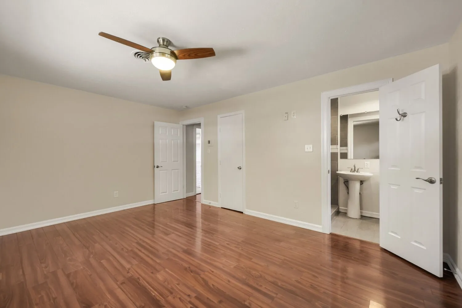 Single Family Residence For Sale in Tarrant County , 4105 Springbranch Drive, Benbrook, Texas 76116, 4 Bedroom, 2 Bathroom, 2 Garage spaces, 1,912 Sqft, built in 1959, mls#21376253, Real Estate Agent in Benbrook, Homes For Sale in Tarrant county, Homes For Sale in Benbrook, Realtor in Benbrook Texas, Real Estate Brokerage Independent Realty Texas, Luminita Cordes Realtor