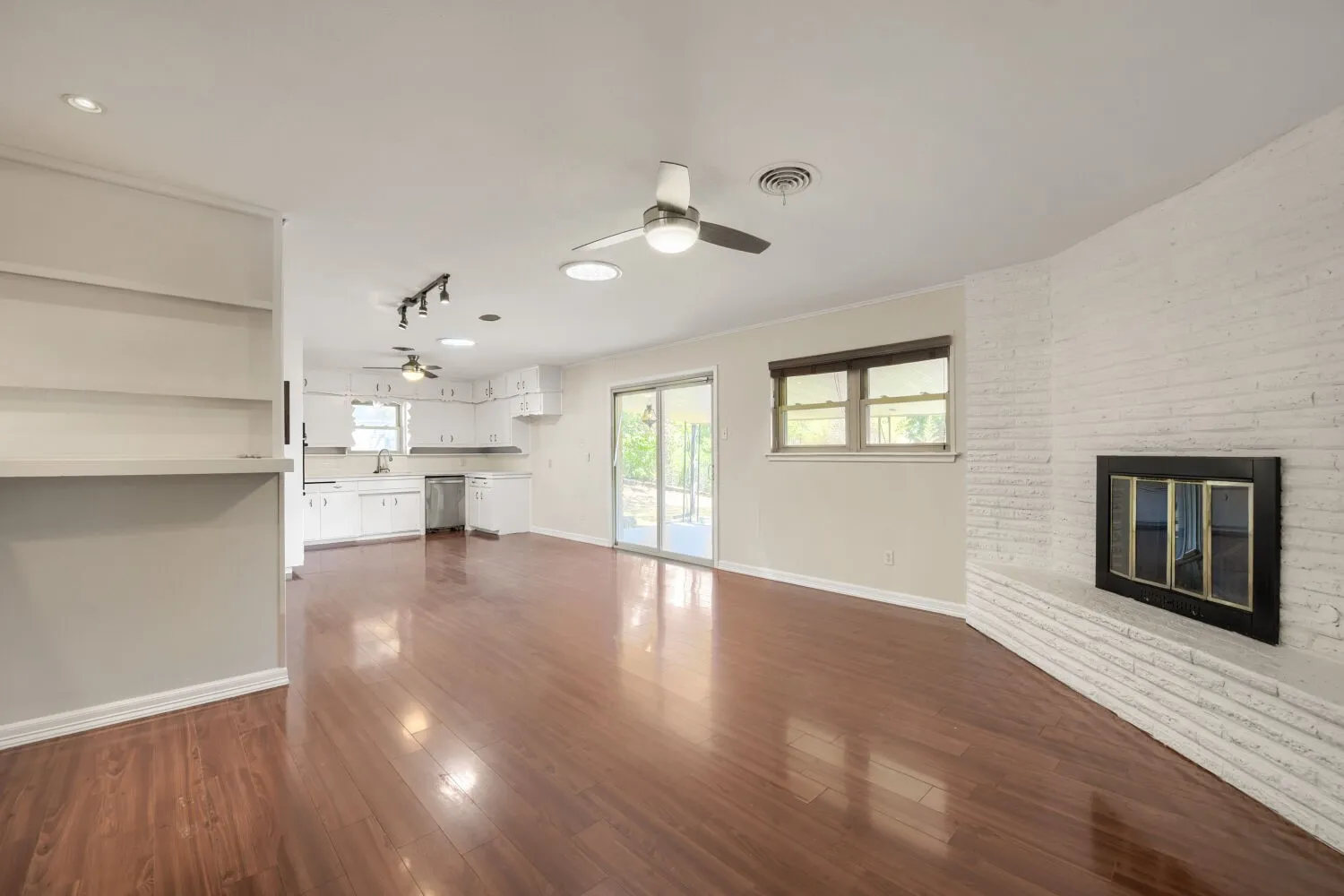 Single Family Residence For Sale in Tarrant County , 4105 Springbranch Drive, Benbrook, Texas 76116, 4 Bedroom, 2 Bathroom, 2 Garage spaces, 1,912 Sqft, built in 1959, mls#21376253, Real Estate Agent in Benbrook, Homes For Sale in Tarrant county, Homes For Sale in Benbrook, Realtor in Benbrook Texas, Real Estate Brokerage Independent Realty Texas, Luminita Cordes Realtor