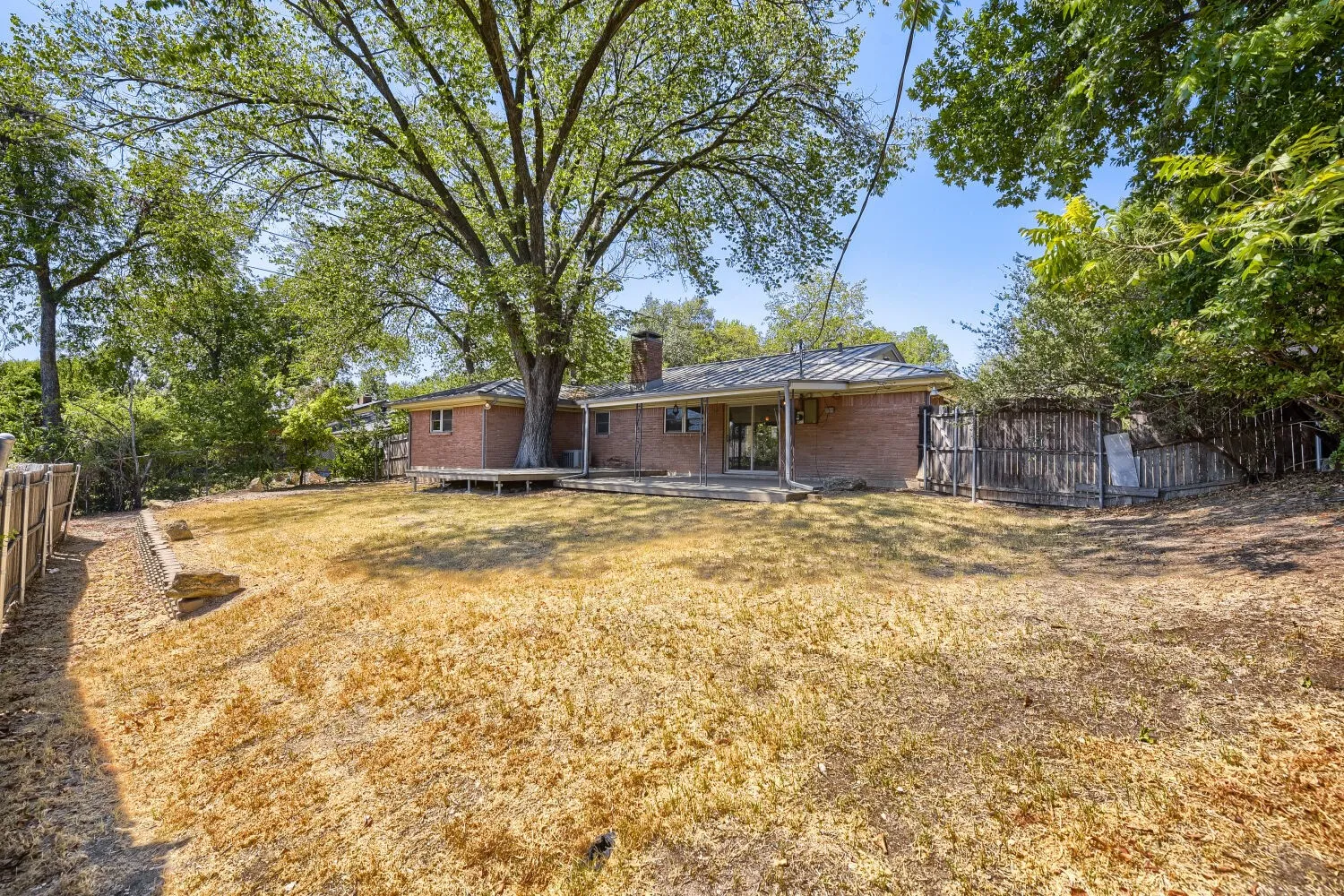Single Family Residence For Sale in Tarrant County , 4105 Springbranch Drive, Benbrook, Texas 76116, 4 Bedroom, 2 Bathroom, 2 Garage spaces, 1,912 Sqft, built in 1959, mls#21376253, Real Estate Agent in Benbrook, Homes For Sale in Tarrant county, Homes For Sale in Benbrook, Realtor in Benbrook Texas, Real Estate Brokerage Independent Realty Texas, Luminita Cordes Realtor