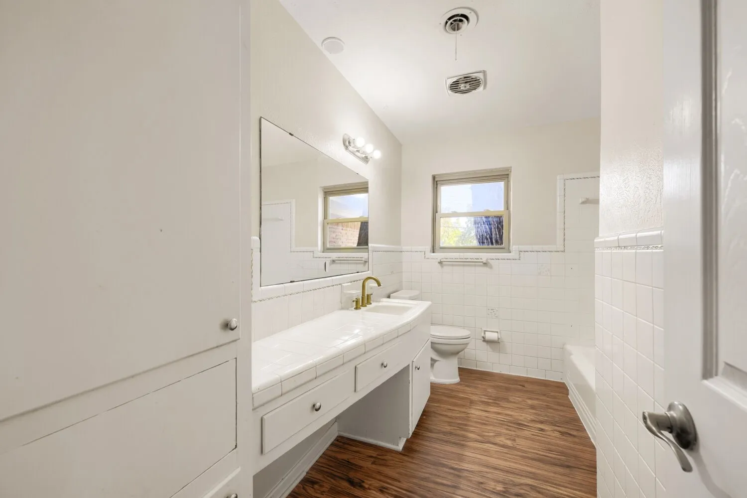 Single Family Residence For Sale in Tarrant County , 4105 Springbranch Drive, Benbrook, Texas 76116, 4 Bedroom, 2 Bathroom, 2 Garage spaces, 1,912 Sqft, built in 1959, mls#21376253, Real Estate Agent in Benbrook, Homes For Sale in Tarrant county, Homes For Sale in Benbrook, Realtor in Benbrook Texas, Real Estate Brokerage Independent Realty Texas, Luminita Cordes Realtor
