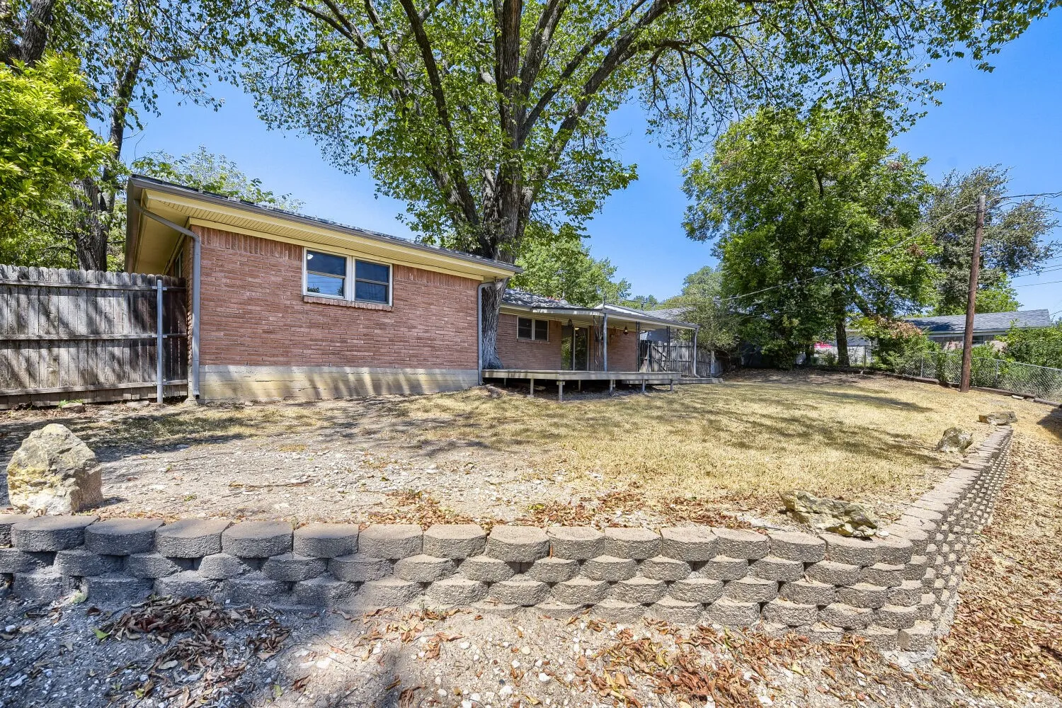 Single Family Residence For Sale in Tarrant County , 4105 Springbranch Drive, Benbrook, Texas 76116, 4 Bedroom, 2 Bathroom, 2 Garage spaces, 1,912 Sqft, built in 1959, mls#21376253, Real Estate Agent in Benbrook, Homes For Sale in Tarrant county, Homes For Sale in Benbrook, Realtor in Benbrook Texas, Real Estate Brokerage Independent Realty Texas, Luminita Cordes Realtor
