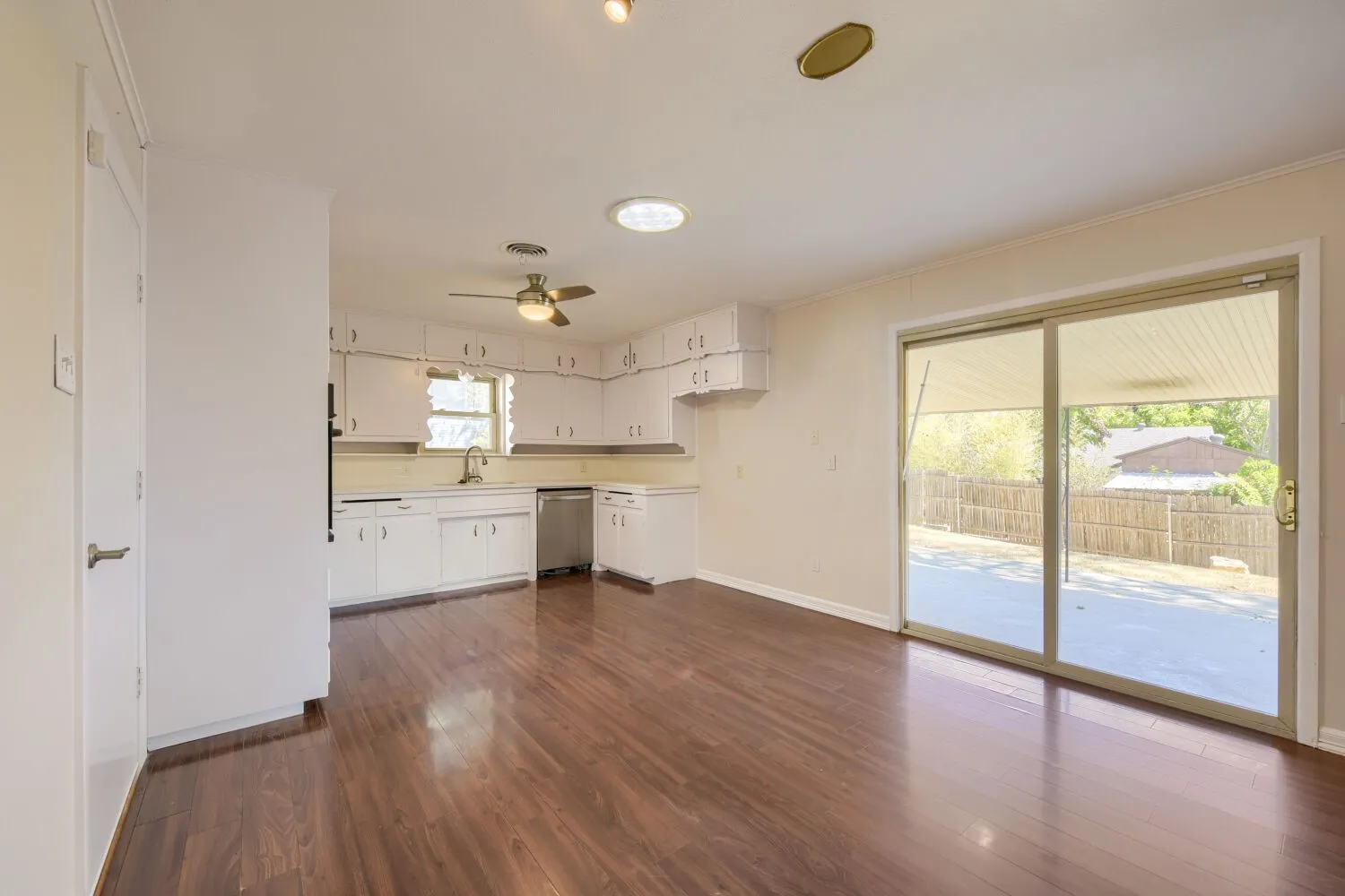 Single Family Residence For Sale in Tarrant County , 4105 Springbranch Drive, Benbrook, Texas 76116, 4 Bedroom, 2 Bathroom, 2 Garage spaces, 1,912 Sqft, built in 1959, mls#21376253, Real Estate Agent in Benbrook, Homes For Sale in Tarrant county, Homes For Sale in Benbrook, Realtor in Benbrook Texas, Real Estate Brokerage Independent Realty Texas, Luminita Cordes Realtor