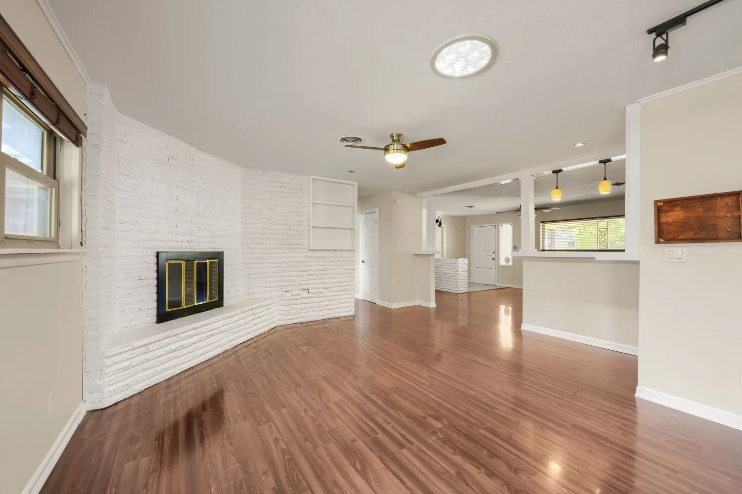 Single Family Residence For Sale in Tarrant County , 4105 Springbranch Drive, Benbrook, Texas 76116, 4 Bedroom, 2 Bathroom, 2 Garage spaces, 1,912 Sqft, built in 1959, mls#21376253, Real Estate Agent in Benbrook, Homes For Sale in Tarrant county, Homes For Sale in Benbrook, Realtor in Benbrook Texas, Real Estate Brokerage Independent Realty Texas, Luminita Cordes Realtor