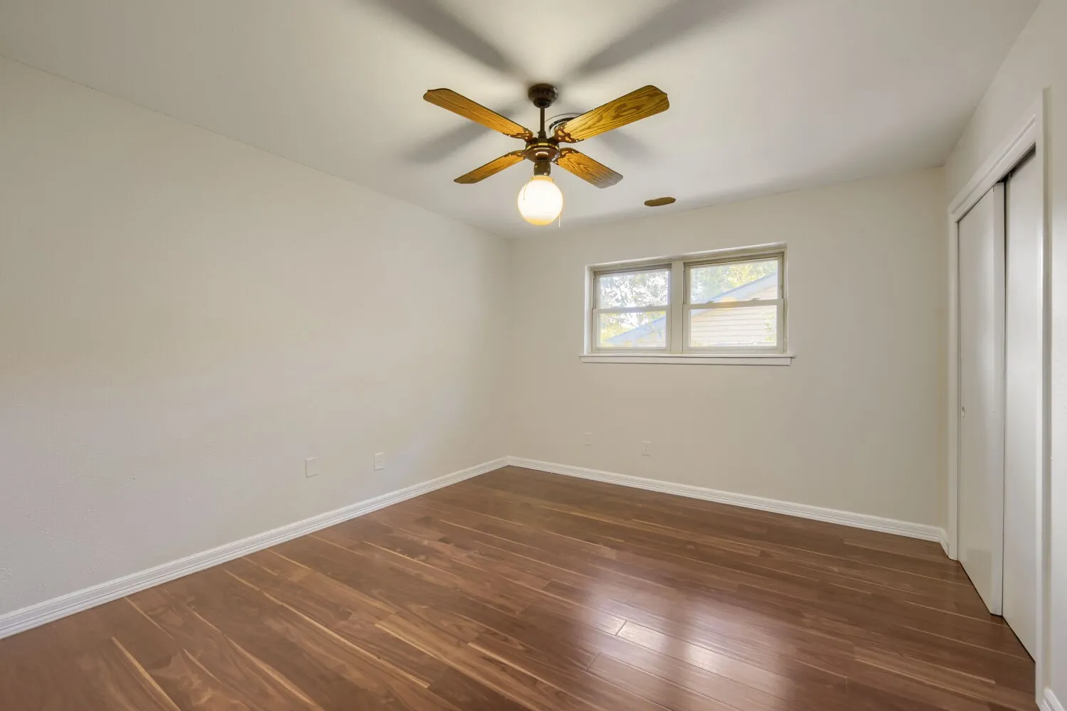 Single Family Residence For Sale in Tarrant County , 4105 Springbranch Drive, Benbrook, Texas 76116, 4 Bedroom, 2 Bathroom, 2 Garage spaces, 1,912 Sqft, built in 1959, mls#21376253, Real Estate Agent in Benbrook, Homes For Sale in Tarrant county, Homes For Sale in Benbrook, Realtor in Benbrook Texas, Real Estate Brokerage Independent Realty Texas, Luminita Cordes Realtor