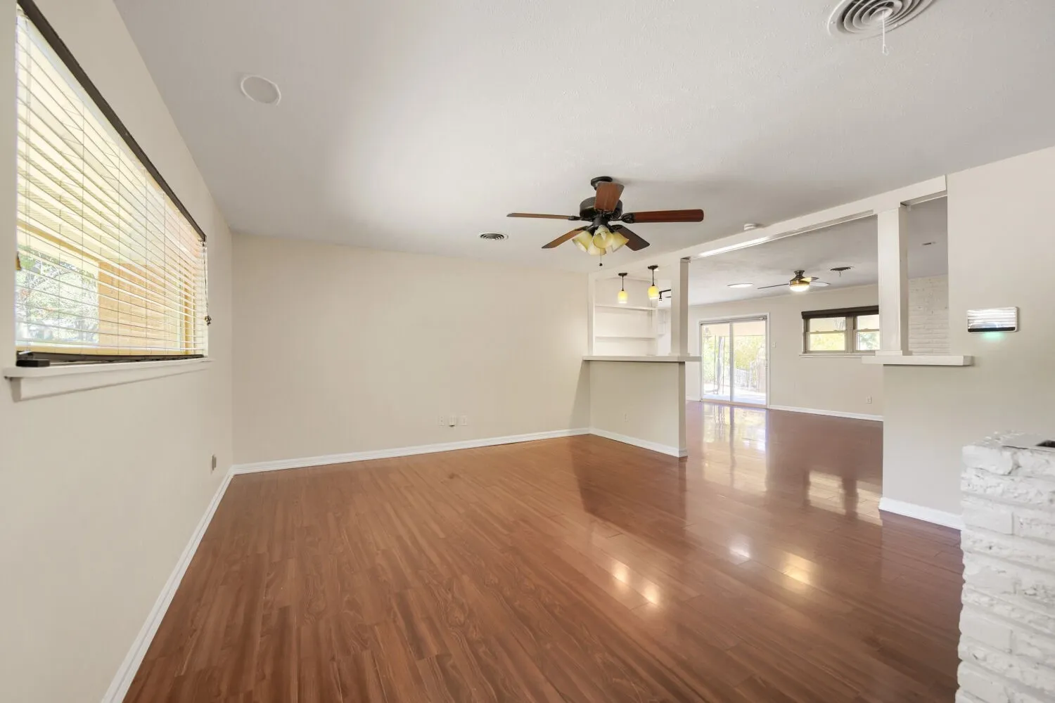 Single Family Residence For Sale in Tarrant County , 4105 Springbranch Drive, Benbrook, Texas 76116, 4 Bedroom, 2 Bathroom, 2 Garage spaces, 1,912 Sqft, built in 1959, mls#21376253, Real Estate Agent in Benbrook, Homes For Sale in Tarrant county, Homes For Sale in Benbrook, Realtor in Benbrook Texas, Real Estate Brokerage Independent Realty Texas, Luminita Cordes Realtor