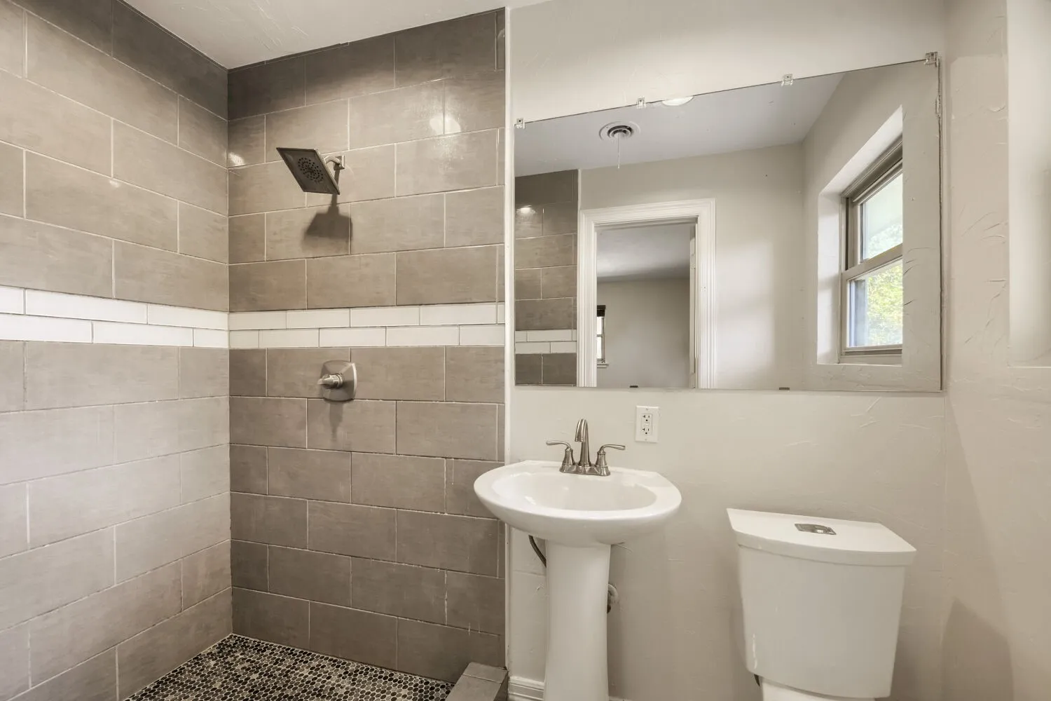Single Family Residence For Sale in Tarrant County , 4105 Springbranch Drive, Benbrook, Texas 76116, 4 Bedroom, 2 Bathroom, 2 Garage spaces, 1,912 Sqft, built in 1959, mls#21376253, Real Estate Agent in Benbrook, Homes For Sale in Tarrant county, Homes For Sale in Benbrook, Realtor in Benbrook Texas, Real Estate Brokerage Independent Realty Texas, Luminita Cordes Realtor