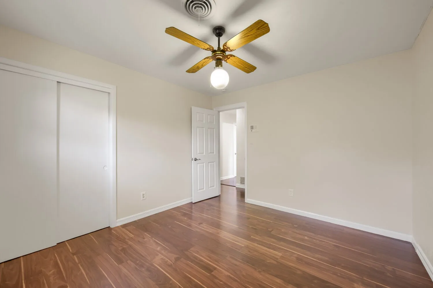 Single Family Residence For Sale in Tarrant County , 4105 Springbranch Drive, Benbrook, Texas 76116, 4 Bedroom, 2 Bathroom, 2 Garage spaces, 1,912 Sqft, built in 1959, mls#21376253, Real Estate Agent in Benbrook, Homes For Sale in Tarrant county, Homes For Sale in Benbrook, Realtor in Benbrook Texas, Real Estate Brokerage Independent Realty Texas, Luminita Cordes Realtor