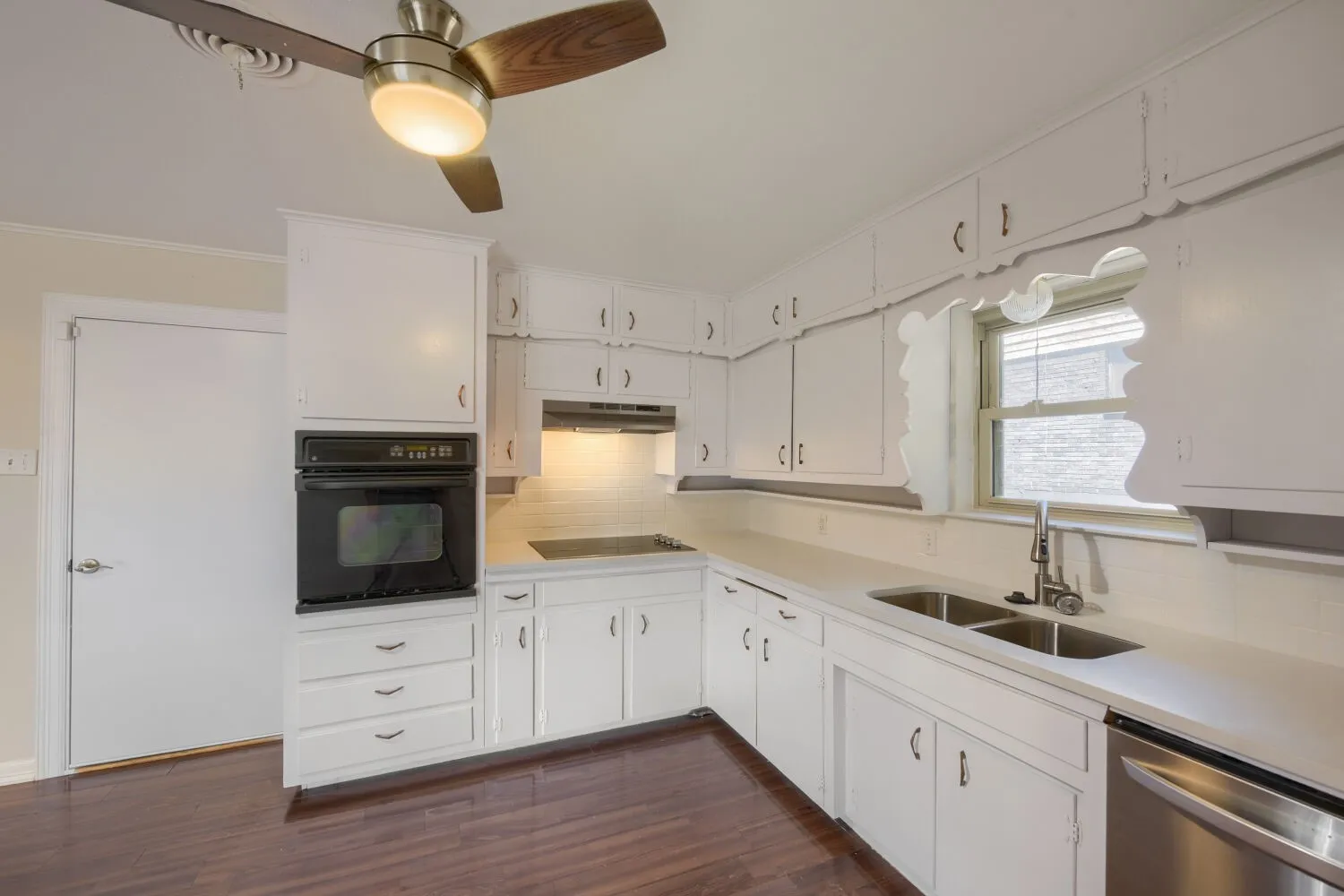 Single Family Residence For Sale in Tarrant County , 4105 Springbranch Drive, Benbrook, Texas 76116, 4 Bedroom, 2 Bathroom, 2 Garage spaces, 1,912 Sqft, built in 1959, mls#21376253, Real Estate Agent in Benbrook, Homes For Sale in Tarrant county, Homes For Sale in Benbrook, Realtor in Benbrook Texas, Real Estate Brokerage Independent Realty Texas, Luminita Cordes Realtor