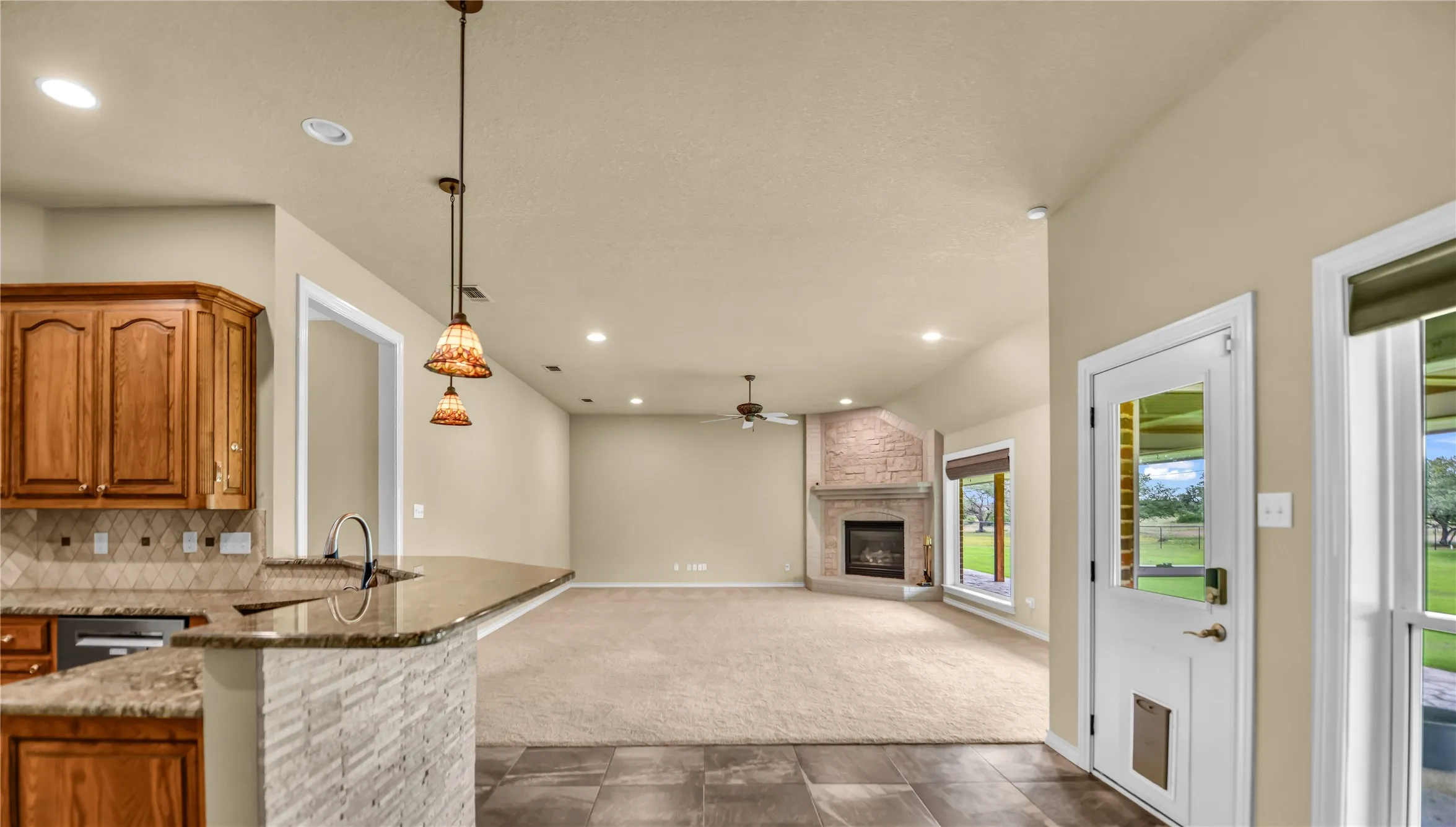 Single Family Residence For Sale in Parker County , 136 Arapahoe Ridge, Weatherford, Texas 76087, 4 Bedroom, 5 Bathroom, 5 Garage spaces, 3,295 Sqft, built in 2000, mls#21378192, Real Estate Agent in Weatherford, Homes For Sale in Parker county, Homes For Sale in Weatherford, Realtor in Weatherford Texas, Real Estate Brokerage Independent Realty Texas, Luminita Cordes Realtor