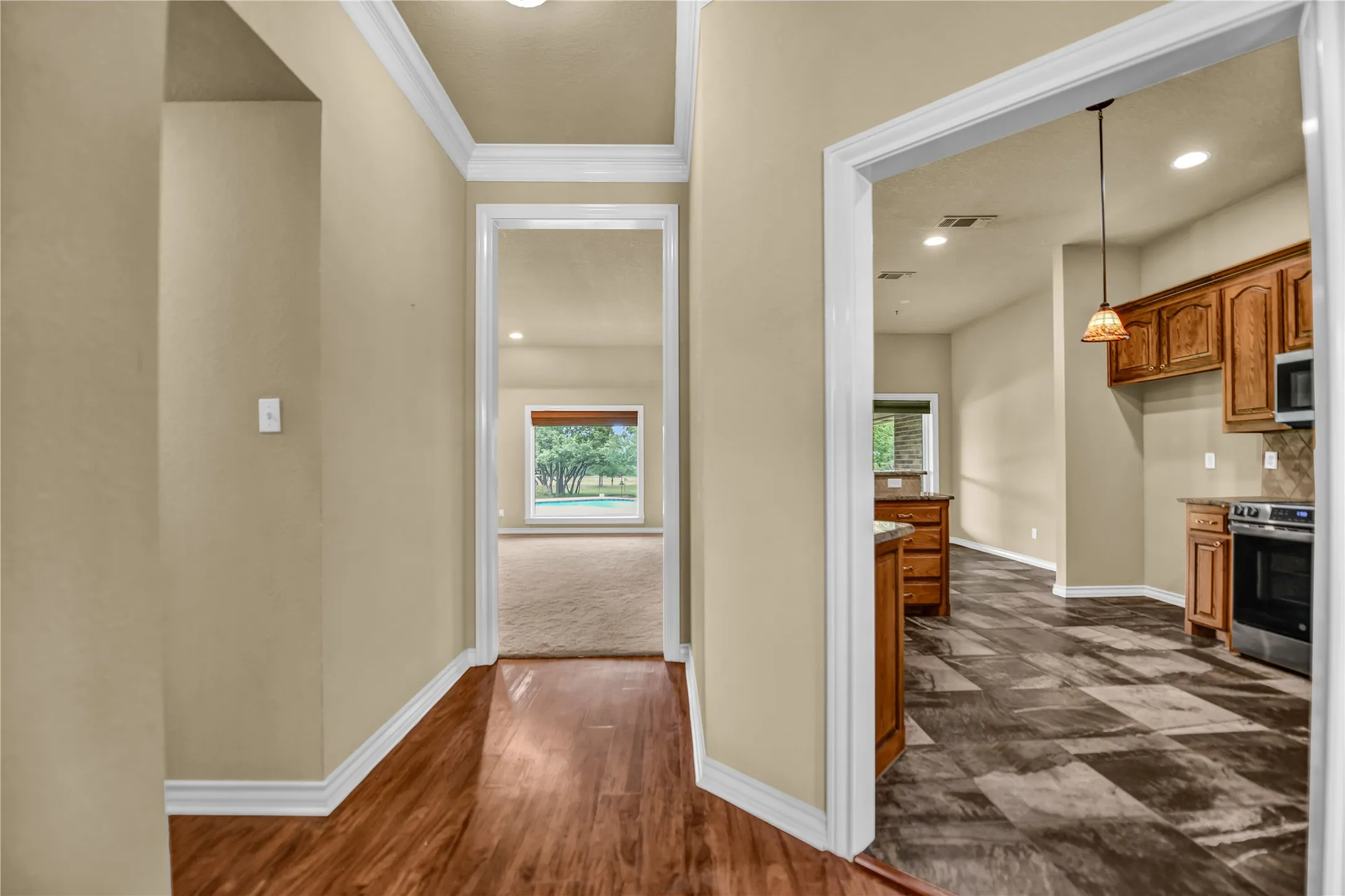 Single Family Residence For Sale in Parker County , 136 Arapahoe Ridge, Weatherford, Texas 76087, 4 Bedroom, 5 Bathroom, 5 Garage spaces, 3,295 Sqft, built in 2000, mls#21378192, Real Estate Agent in Weatherford, Homes For Sale in Parker county, Homes For Sale in Weatherford, Realtor in Weatherford Texas, Real Estate Brokerage Independent Realty Texas, Luminita Cordes Realtor