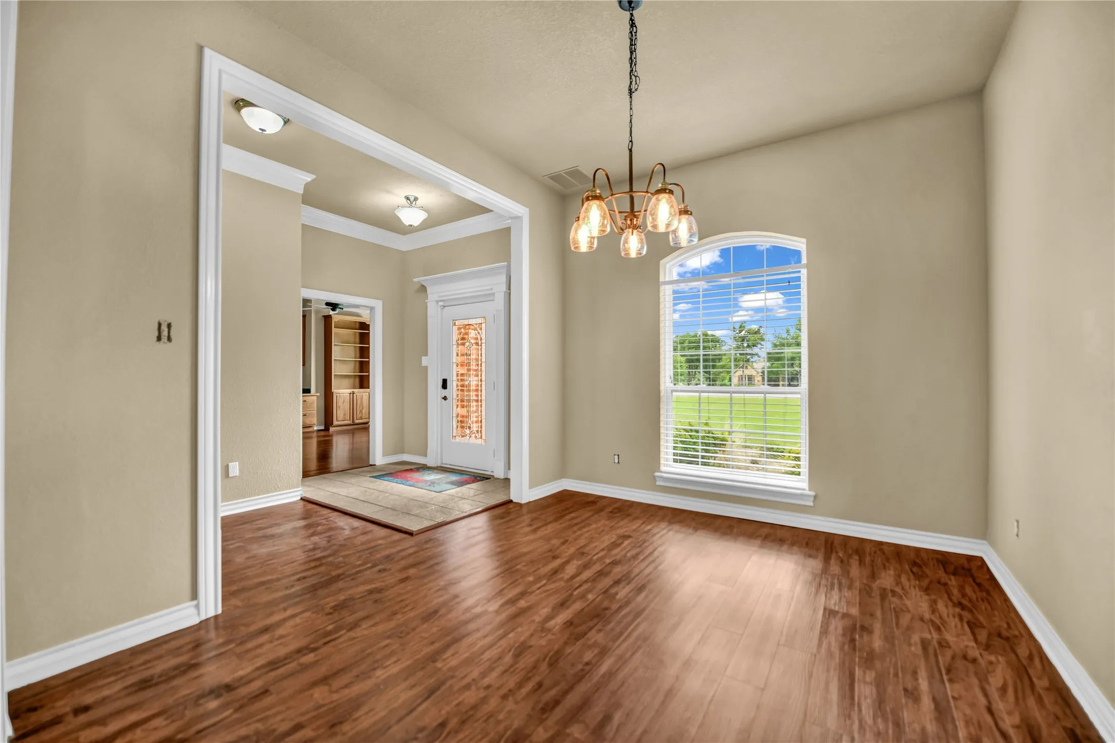 Single Family Residence For Sale in Parker County , 136 Arapahoe Ridge, Weatherford, Texas 76087, 4 Bedroom, 5 Bathroom, 5 Garage spaces, 3,295 Sqft, built in 2000, mls#21378192, Real Estate Agent in Weatherford, Homes For Sale in Parker county, Homes For Sale in Weatherford, Realtor in Weatherford Texas, Real Estate Brokerage Independent Realty Texas, Luminita Cordes Realtor