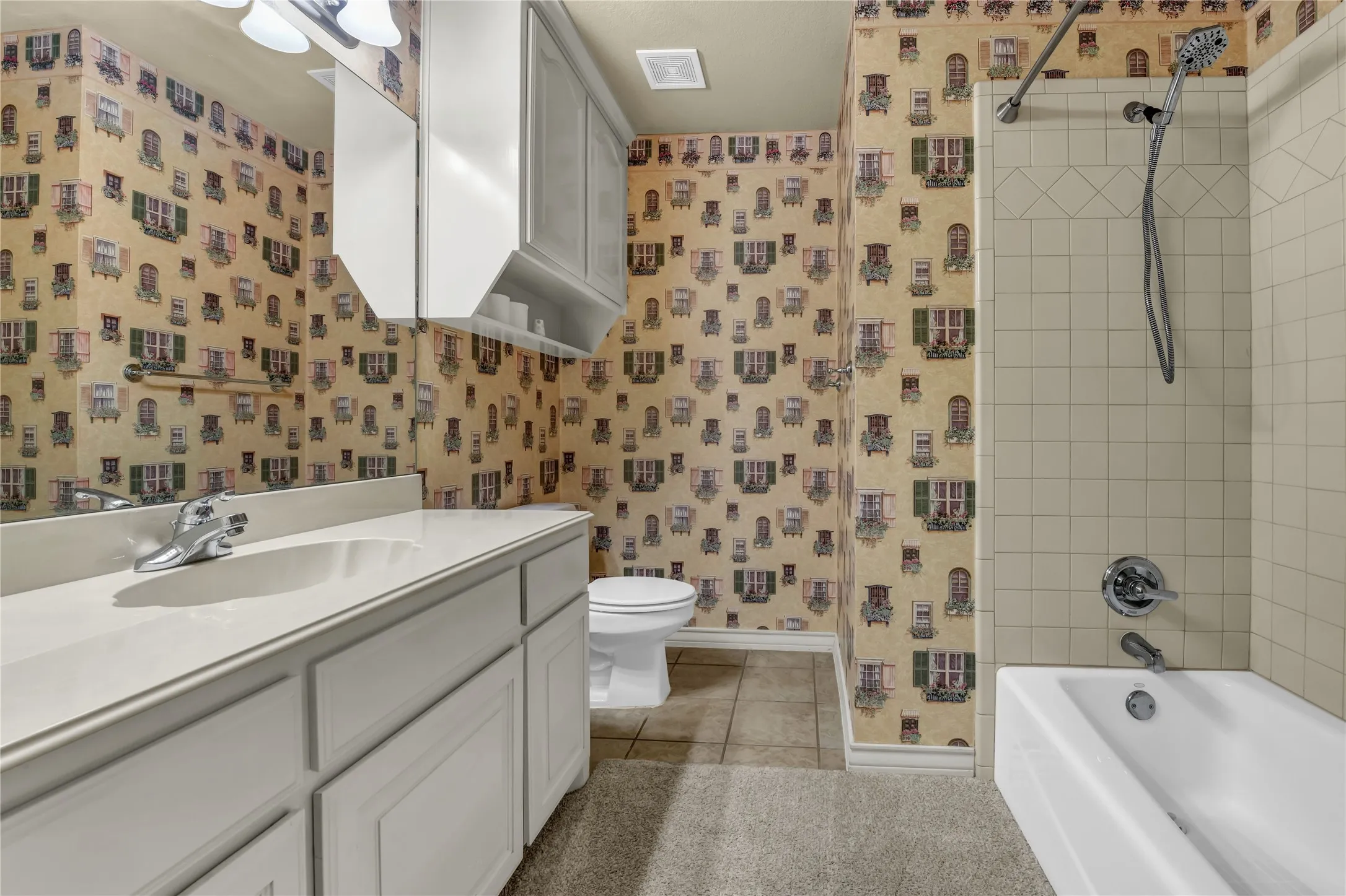 Single Family Residence For Sale in Parker County , 136 Arapahoe Ridge, Weatherford, Texas 76087, 4 Bedroom, 5 Bathroom, 5 Garage spaces, 3,295 Sqft, built in 2000, mls#21378192, Real Estate Agent in Weatherford, Homes For Sale in Parker county, Homes For Sale in Weatherford, Realtor in Weatherford Texas, Real Estate Brokerage Independent Realty Texas, Luminita Cordes Realtor