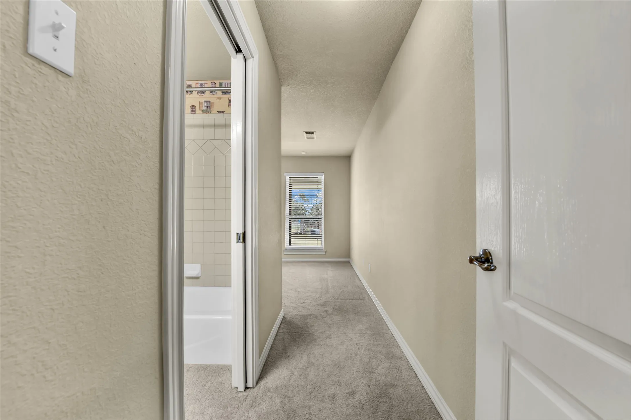 Single Family Residence For Sale in Parker County , 136 Arapahoe Ridge, Weatherford, Texas 76087, 4 Bedroom, 5 Bathroom, 5 Garage spaces, 3,295 Sqft, built in 2000, mls#21378192, Real Estate Agent in Weatherford, Homes For Sale in Parker county, Homes For Sale in Weatherford, Realtor in Weatherford Texas, Real Estate Brokerage Independent Realty Texas, Luminita Cordes Realtor