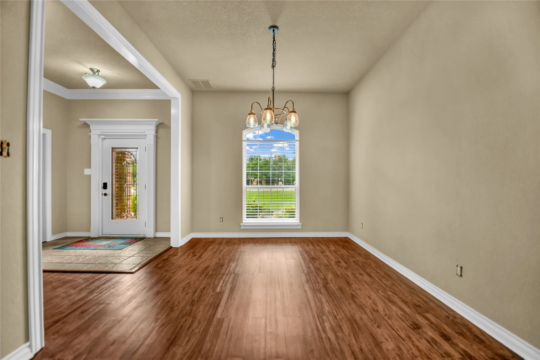 Single Family Residence For Sale in Parker County , 136 Arapahoe Ridge, Weatherford, Texas 76087, 4 Bedroom, 5 Bathroom, 5 Garage spaces, 3,295 Sqft, built in 2000, mls#21378192, Real Estate Agent in Weatherford, Homes For Sale in Parker county, Homes For Sale in Weatherford, Realtor in Weatherford Texas, Real Estate Brokerage Independent Realty Texas, Luminita Cordes Realtor