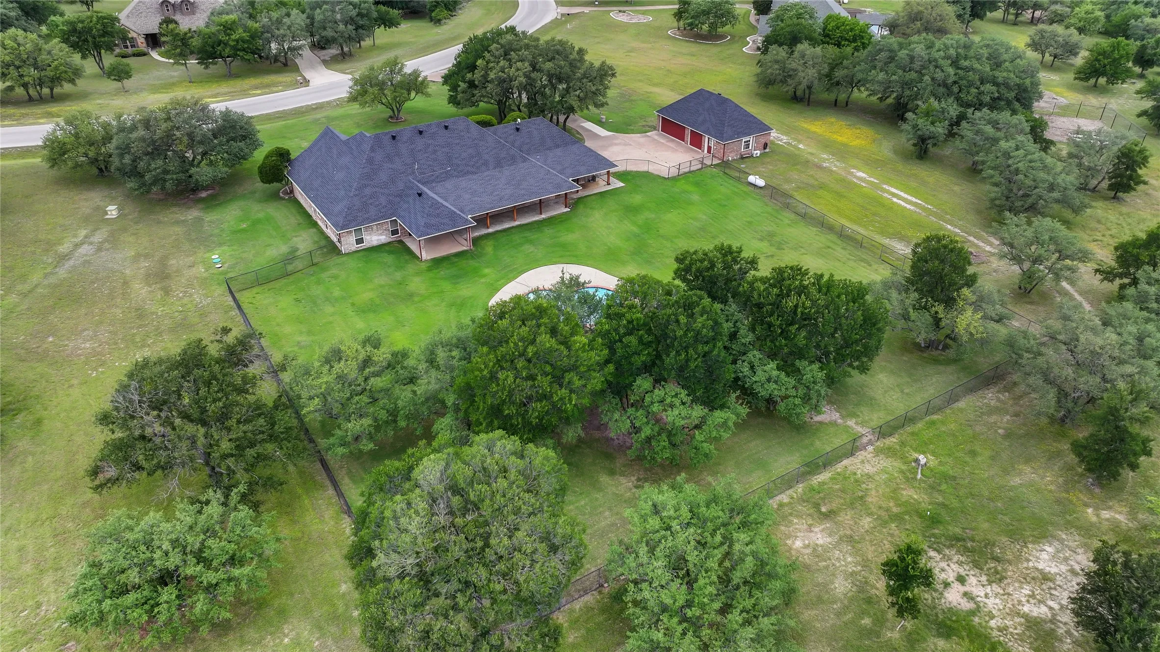 Single Family Residence For Sale in Parker County , 136 Arapahoe Ridge, Weatherford, Texas 76087, 4 Bedroom, 5 Bathroom, 5 Garage spaces, 3,295 Sqft, built in 2000, mls#21378192, Real Estate Agent in Weatherford, Homes For Sale in Parker county, Homes For Sale in Weatherford, Realtor in Weatherford Texas, Real Estate Brokerage Independent Realty Texas, Luminita Cordes Realtor