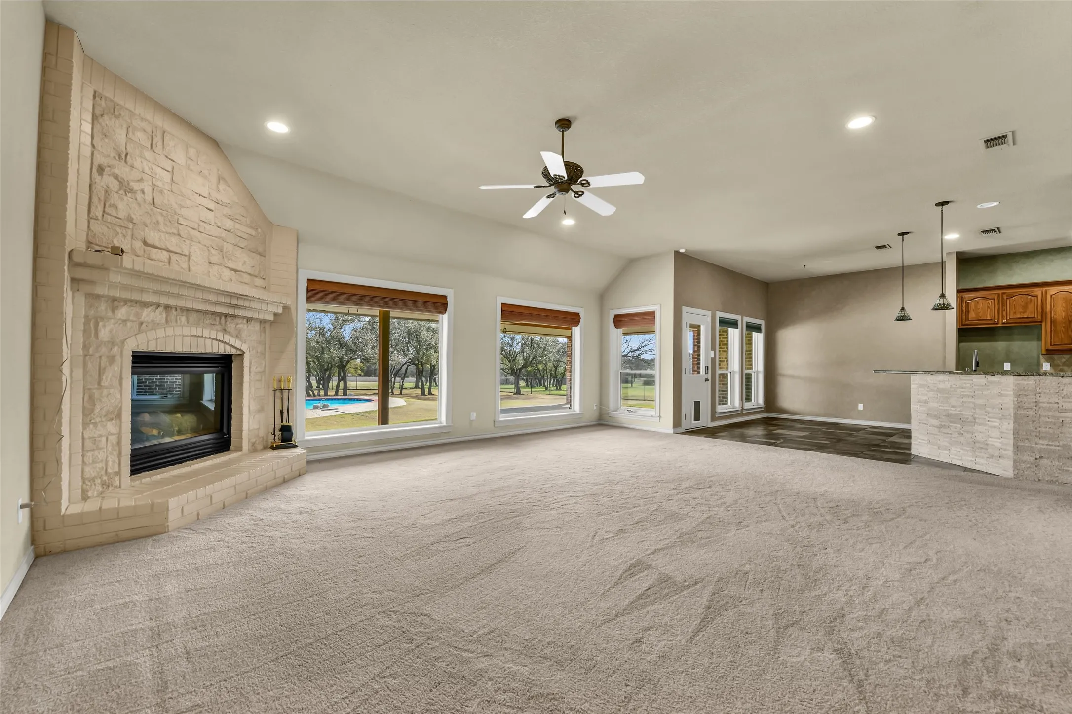 Single Family Residence For Sale in Parker County , 136 Arapahoe Ridge, Weatherford, Texas 76087, 4 Bedroom, 5 Bathroom, 5 Garage spaces, 3,295 Sqft, built in 2000, mls#21378192, Real Estate Agent in Weatherford, Homes For Sale in Parker county, Homes For Sale in Weatherford, Realtor in Weatherford Texas, Real Estate Brokerage Independent Realty Texas, Luminita Cordes Realtor