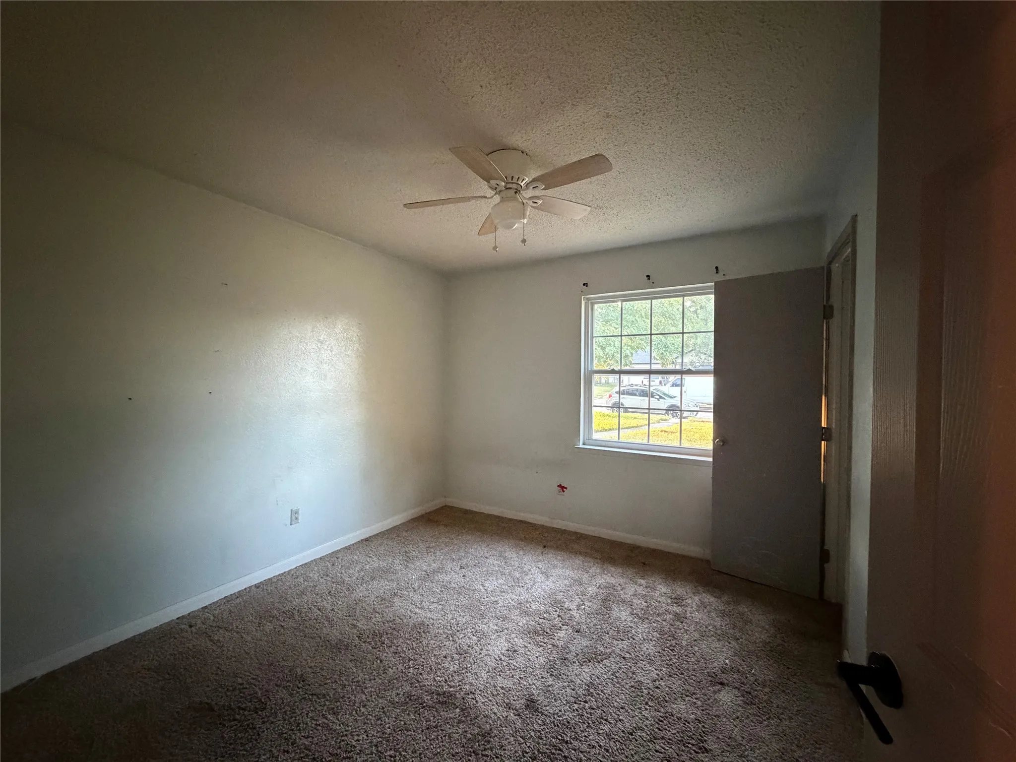 Single Family Residence For Sale in Dallas County , 902 Milky Way, Garland, Texas 75040, 4 Bedroom, 2 Bathroom, Garage spaces, 1,259 Sqft, built in 1969, mls#21379123, Real Estate Agent in Garland, Homes For Sale in Dallas county, Homes For Sale in Garland, Realtor in Garland Texas, Real Estate Brokerage Independent Realty Texas, Luminita Cordes Realtor