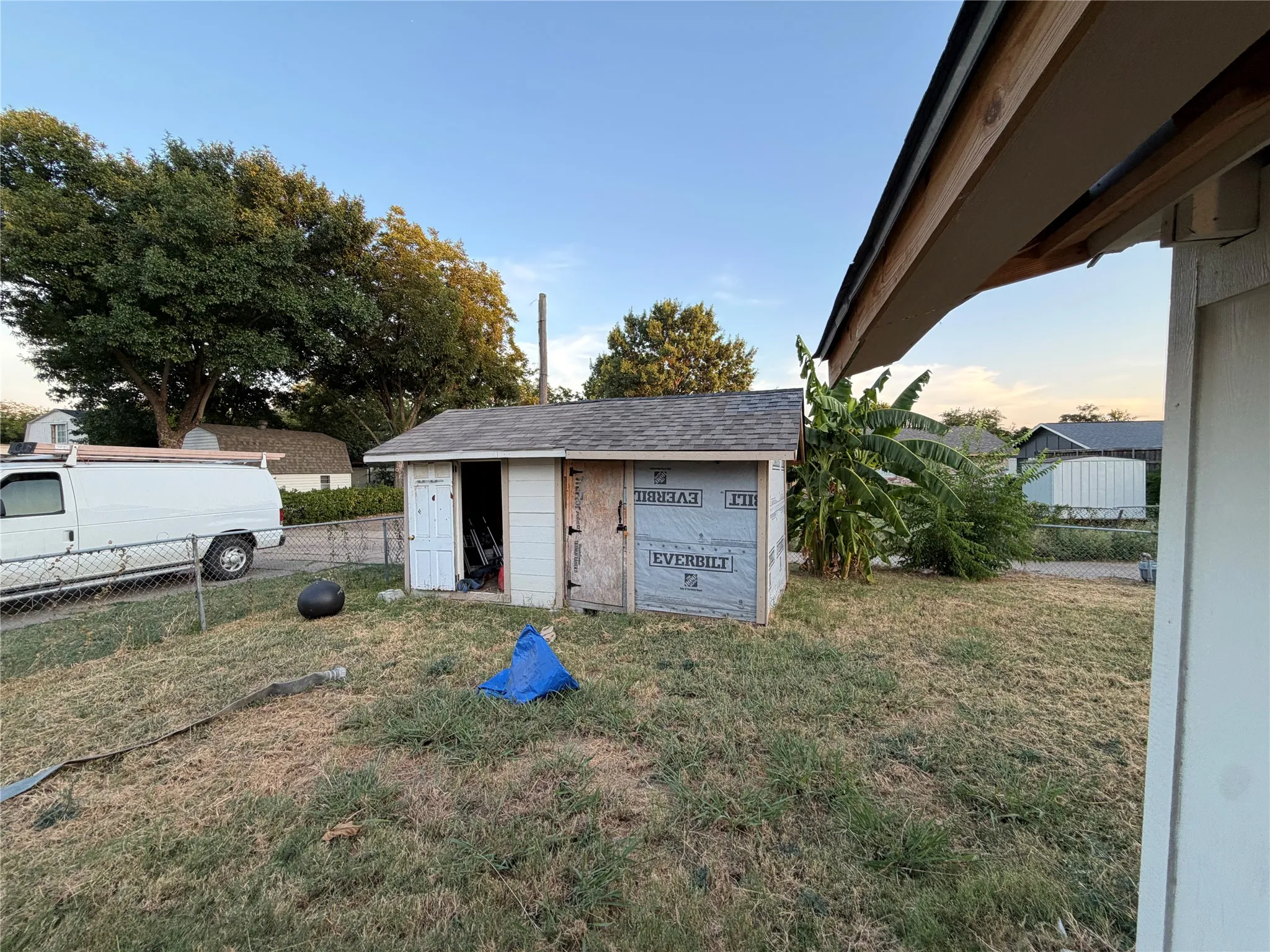 Single Family Residence For Sale in Dallas County , 902 Milky Way, Garland, Texas 75040, 4 Bedroom, 2 Bathroom, Garage spaces, 1,259 Sqft, built in 1969, mls#21379123, Real Estate Agent in Garland, Homes For Sale in Dallas county, Homes For Sale in Garland, Realtor in Garland Texas, Real Estate Brokerage Independent Realty Texas, Luminita Cordes Realtor