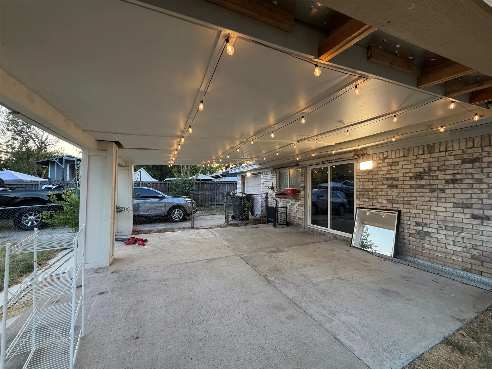 Single Family Residence For Sale in Dallas County , 902 Milky Way, Garland, Texas 75040, 4 Bedroom, 2 Bathroom, Garage spaces, 1,259 Sqft, built in 1969, mls#21379123, Real Estate Agent in Garland, Homes For Sale in Dallas county, Homes For Sale in Garland, Realtor in Garland Texas, Real Estate Brokerage Independent Realty Texas, Luminita Cordes Realtor