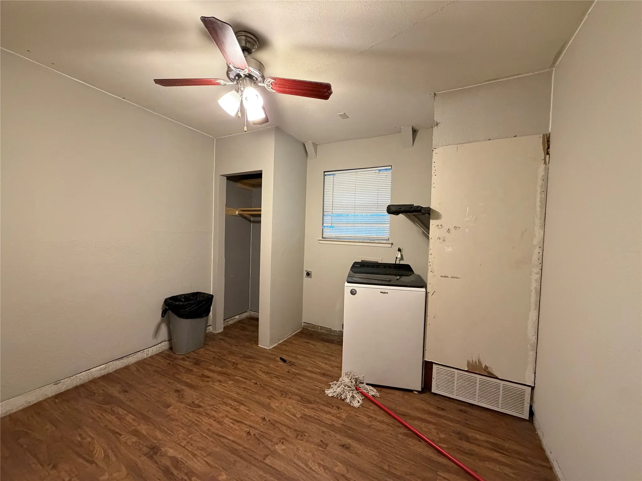 Single Family Residence For Sale in Dallas County , 902 Milky Way, Garland, Texas 75040, 4 Bedroom, 2 Bathroom, Garage spaces, 1,259 Sqft, built in 1969, mls#21379123, Real Estate Agent in Garland, Homes For Sale in Dallas county, Homes For Sale in Garland, Realtor in Garland Texas, Real Estate Brokerage Independent Realty Texas, Luminita Cordes Realtor