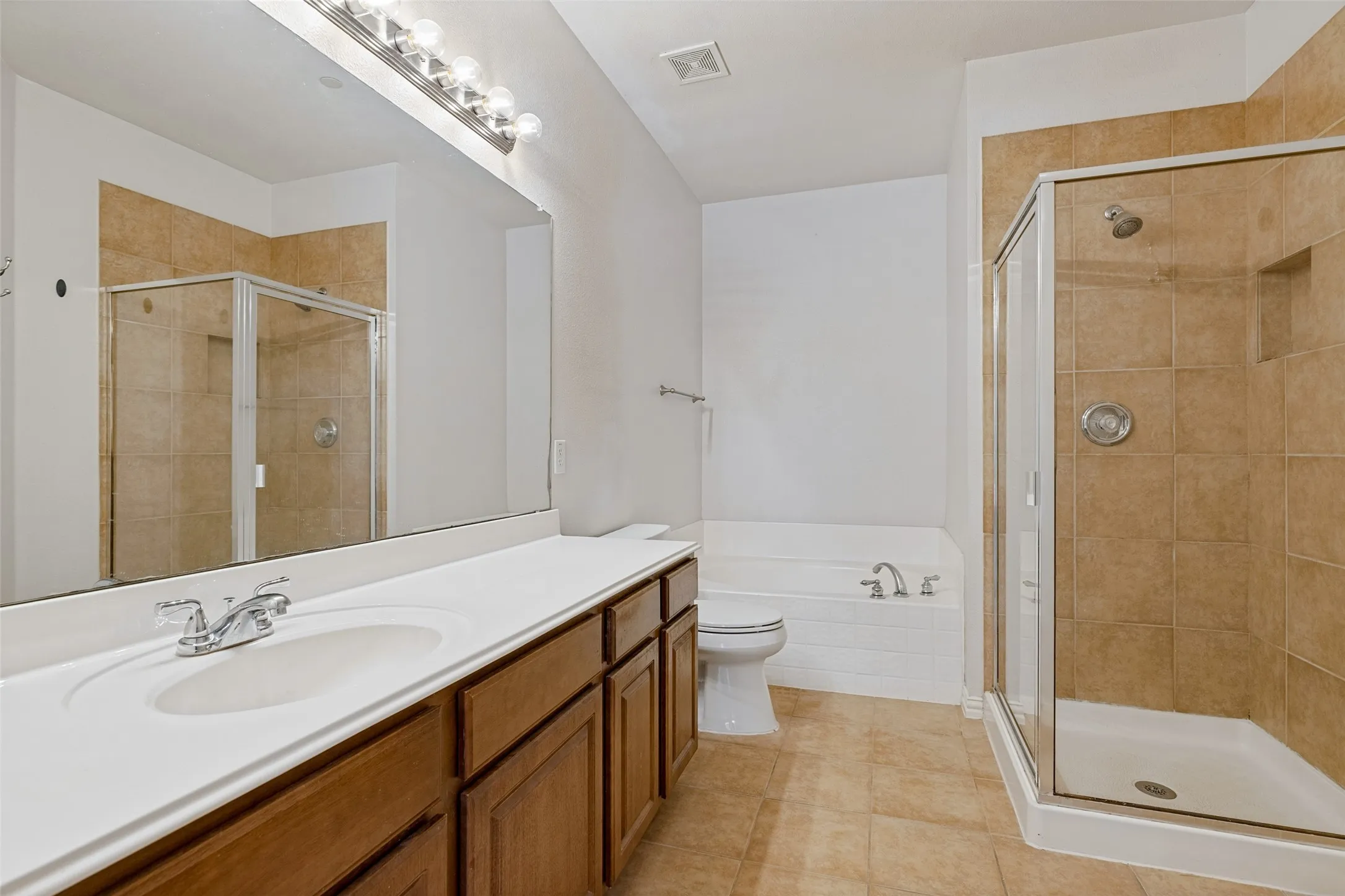 Garden Tub and Separate Shower w Walk in Closet