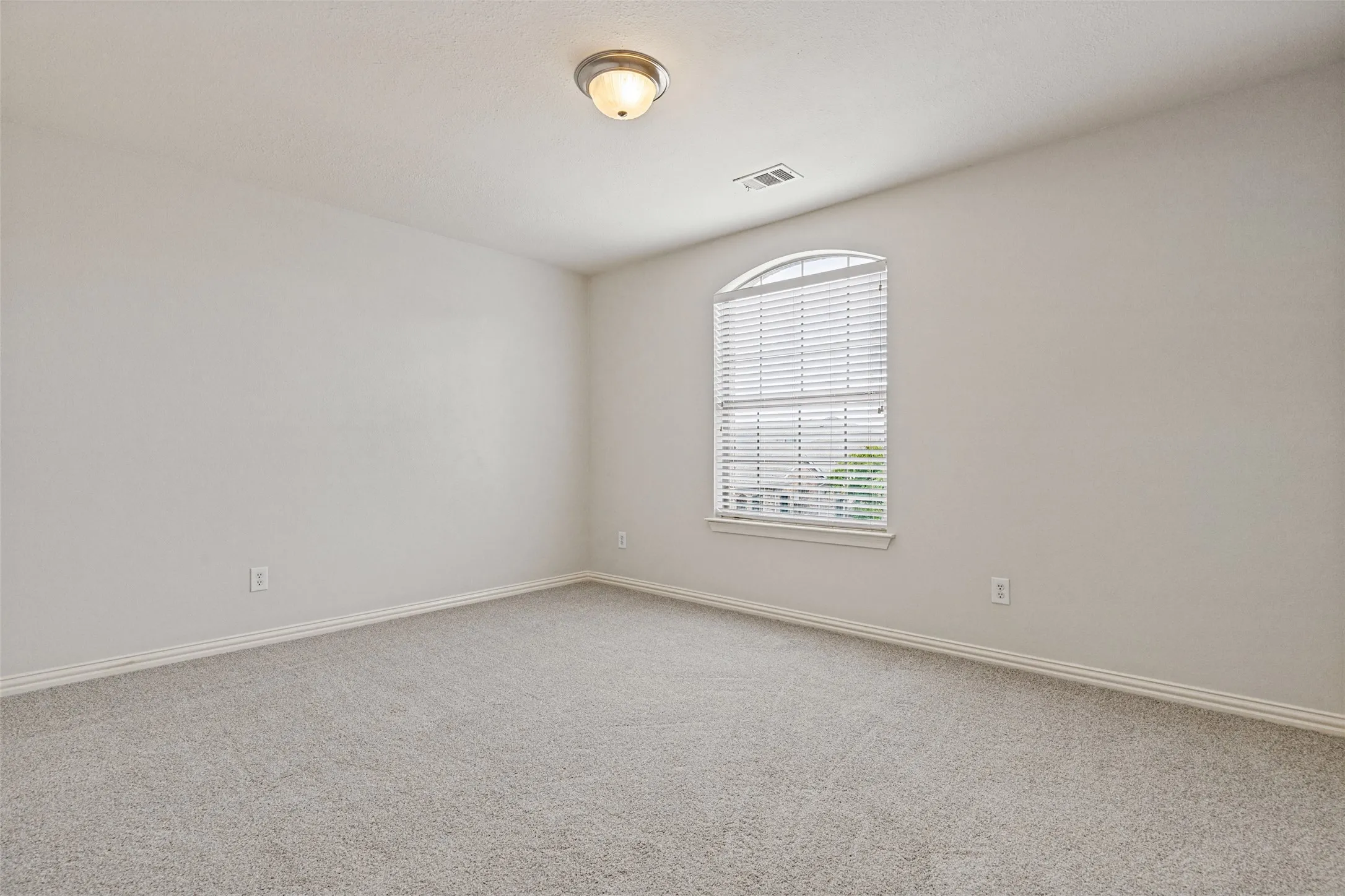 Condominium For Sale in Collin County , 575 S Virginia Hills Drive 4003, Mc Kinney, Texas 75072, 3 Bedroom, 2 Bathroom, 2 Garage spaces, 1,557 Sqft, built in 2006, mls#21379071, Real Estate Agent in Mc Kinney, Homes For Sale in Collin county, Homes For Sale in Mc Kinney, Realtor in Mc Kinney Texas, Real Estate Brokerage Independent Realty Texas, Luminita Cordes Realtor