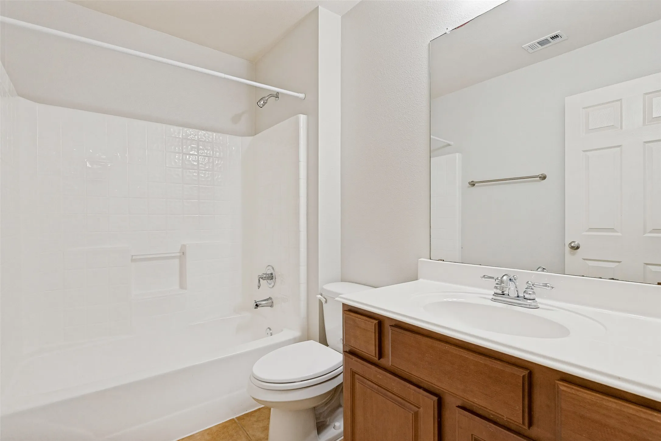 Condominium For Sale in Collin County , 575 S Virginia Hills Drive 4003, Mc Kinney, Texas 75072, 3 Bedroom, 2 Bathroom, 2 Garage spaces, 1,557 Sqft, built in 2006, mls#21379071, Real Estate Agent in Mc Kinney, Homes For Sale in Collin county, Homes For Sale in Mc Kinney, Realtor in Mc Kinney Texas, Real Estate Brokerage Independent Realty Texas, Luminita Cordes Realtor