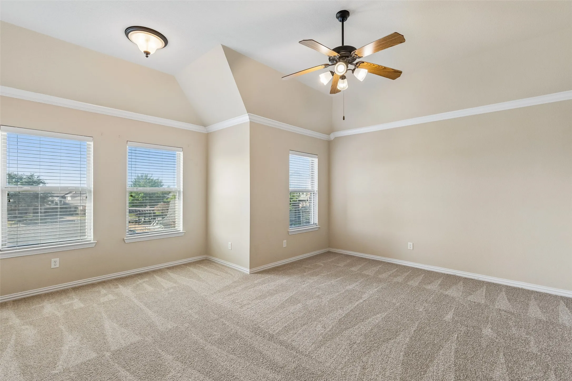 Single Family Residence For Sale in Denton County , 4313 Kestrel Way, Carrollton, Texas 75010, 3 Bedroom, 3 Bathroom, 2 Garage spaces, 1,986 Sqft, built in 2008, mls#21379134, Real Estate Agent in Carrollton, Homes For Sale in Denton county, Homes For Sale in Carrollton, Realtor in Carrollton Texas, Real Estate Brokerage Independent Realty Texas, Luminita Cordes Realtor
