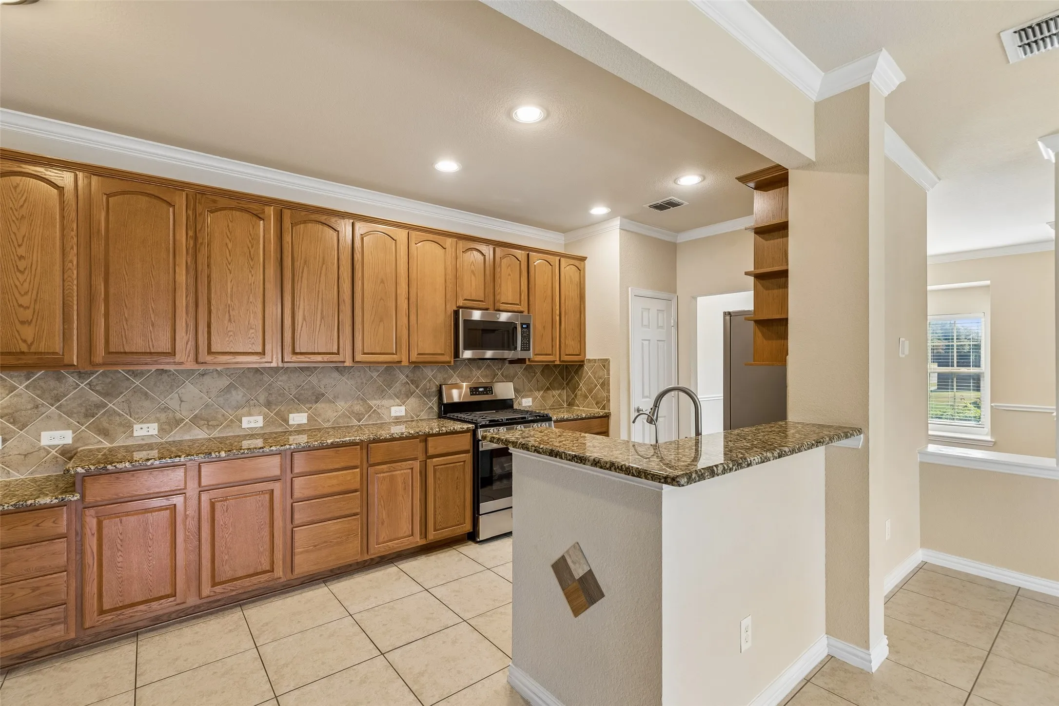 Single Family Residence For Sale in Denton County , 4313 Kestrel Way, Carrollton, Texas 75010, 3 Bedroom, 3 Bathroom, 2 Garage spaces, 1,986 Sqft, built in 2008, mls#21379134, Real Estate Agent in Carrollton, Homes For Sale in Denton county, Homes For Sale in Carrollton, Realtor in Carrollton Texas, Real Estate Brokerage Independent Realty Texas, Luminita Cordes Realtor