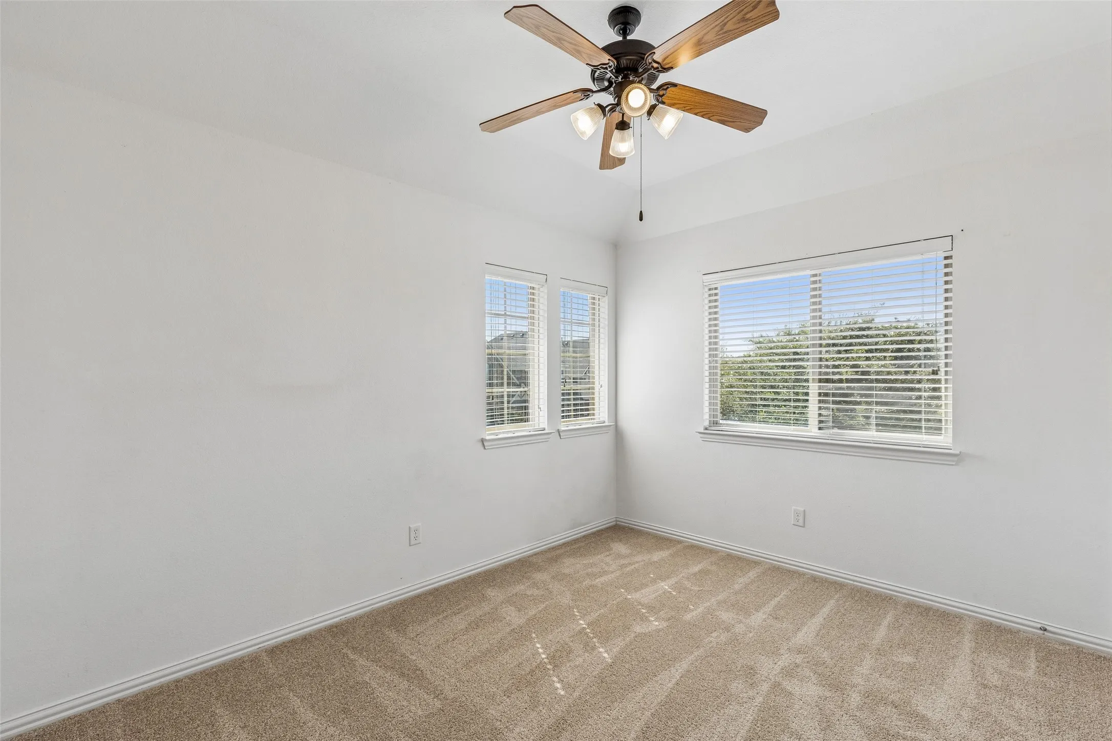 Single Family Residence For Sale in Denton County , 4313 Kestrel Way, Carrollton, Texas 75010, 3 Bedroom, 3 Bathroom, 2 Garage spaces, 1,986 Sqft, built in 2008, mls#21379134, Real Estate Agent in Carrollton, Homes For Sale in Denton county, Homes For Sale in Carrollton, Realtor in Carrollton Texas, Real Estate Brokerage Independent Realty Texas, Luminita Cordes Realtor