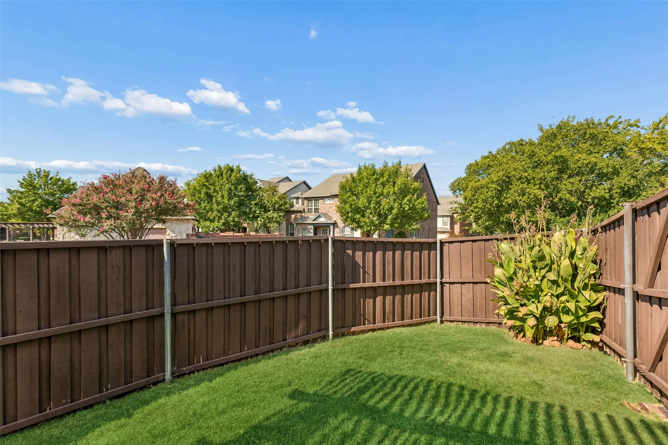 Single Family Residence For Sale in Denton County , 4313 Kestrel Way, Carrollton, Texas 75010, 3 Bedroom, 3 Bathroom, 2 Garage spaces, 1,986 Sqft, built in 2008, mls#21379134, Real Estate Agent in Carrollton, Homes For Sale in Denton county, Homes For Sale in Carrollton, Realtor in Carrollton Texas, Real Estate Brokerage Independent Realty Texas, Luminita Cordes Realtor