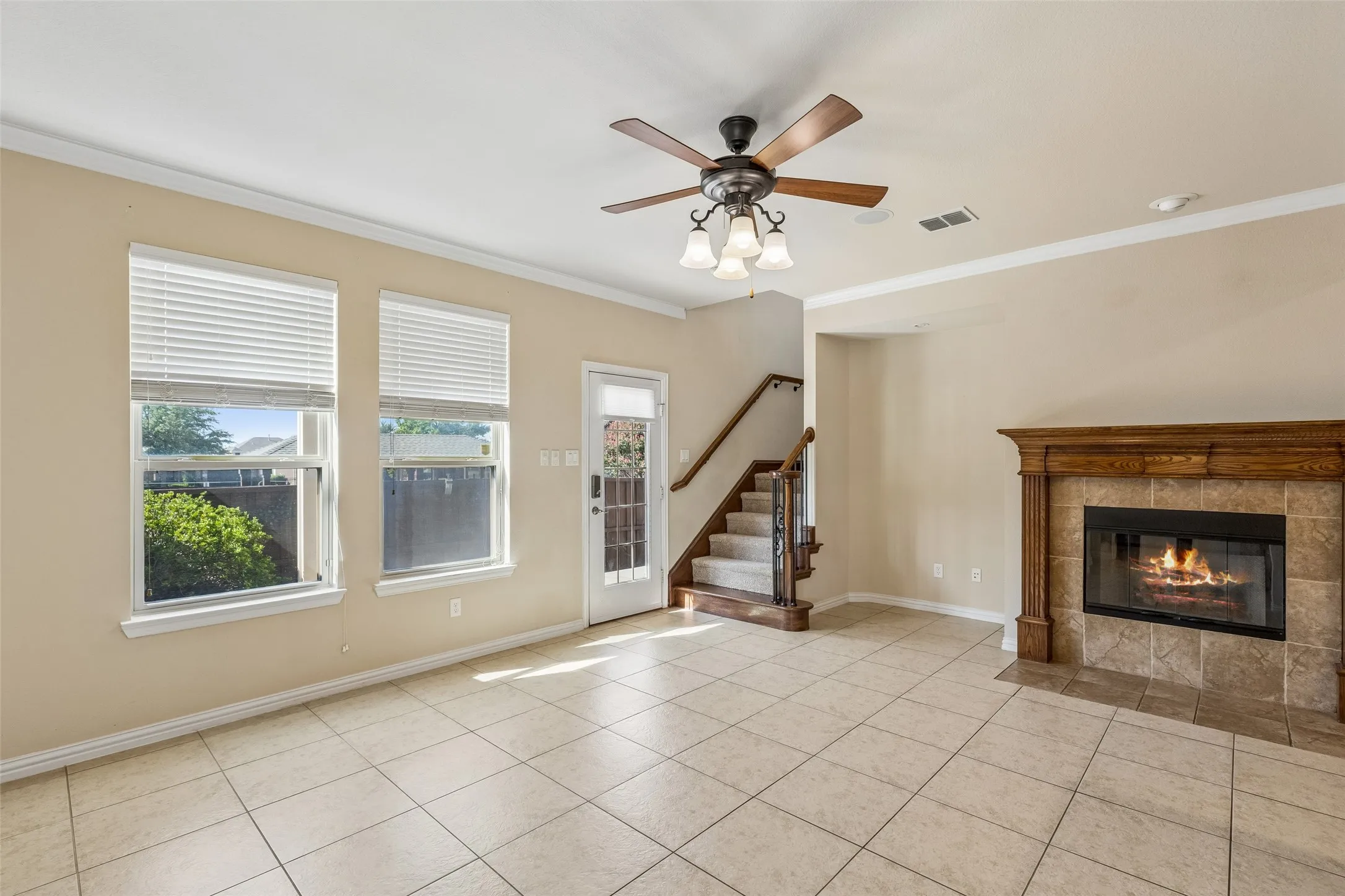 Single Family Residence For Sale in Denton County , 4313 Kestrel Way, Carrollton, Texas 75010, 3 Bedroom, 3 Bathroom, 2 Garage spaces, 1,986 Sqft, built in 2008, mls#21379134, Real Estate Agent in Carrollton, Homes For Sale in Denton county, Homes For Sale in Carrollton, Realtor in Carrollton Texas, Real Estate Brokerage Independent Realty Texas, Luminita Cordes Realtor